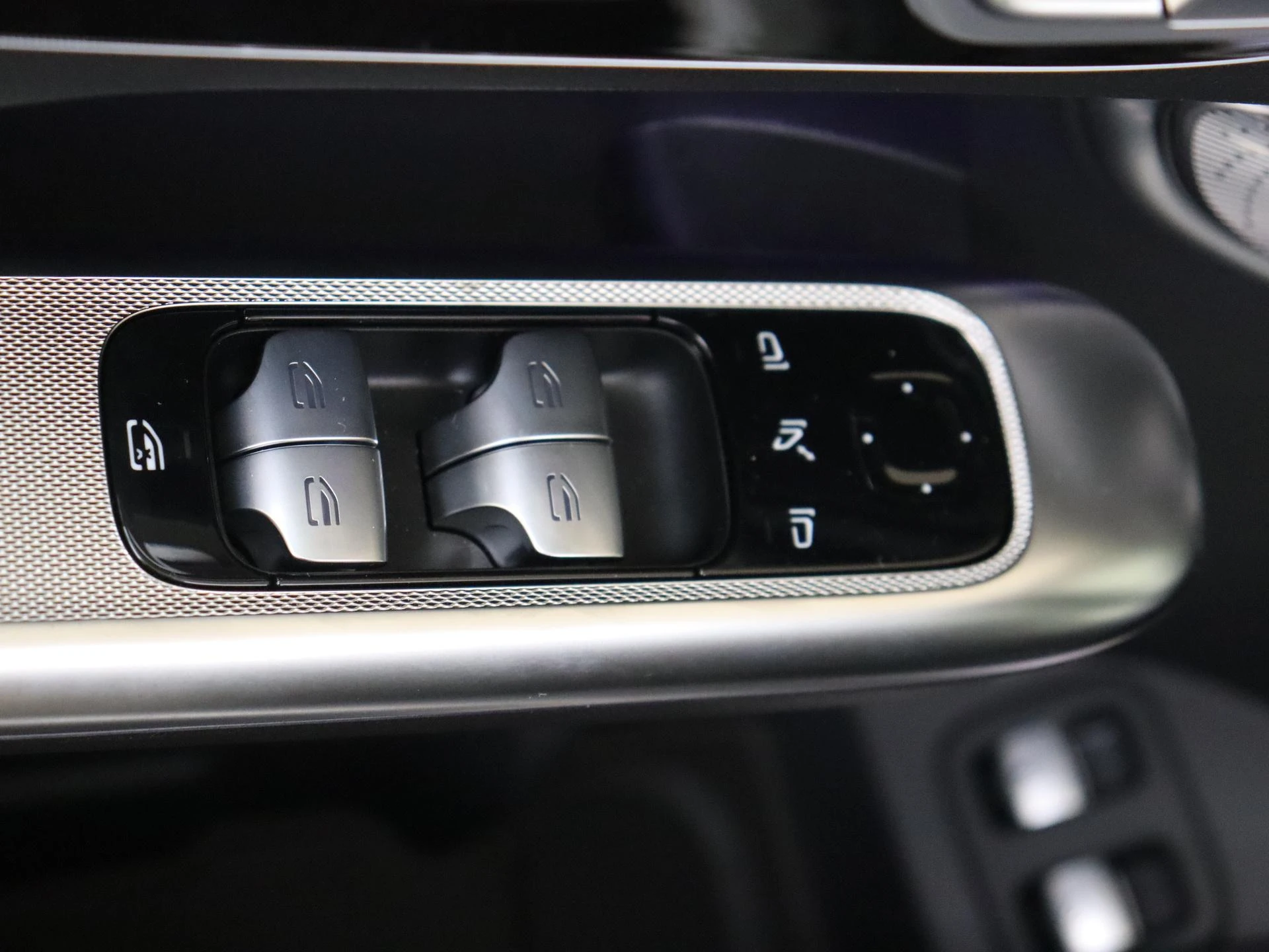 Mercedes-Benz-GLC-image-26