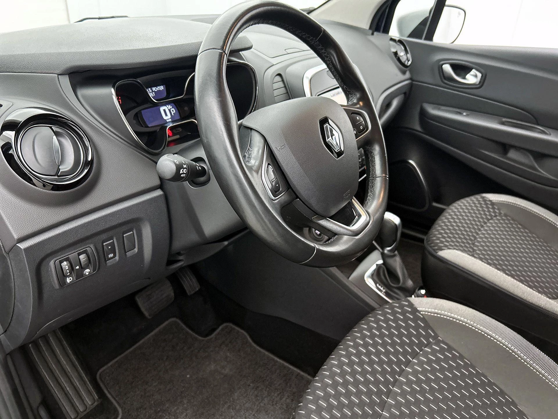 Renault-Captur-image-12