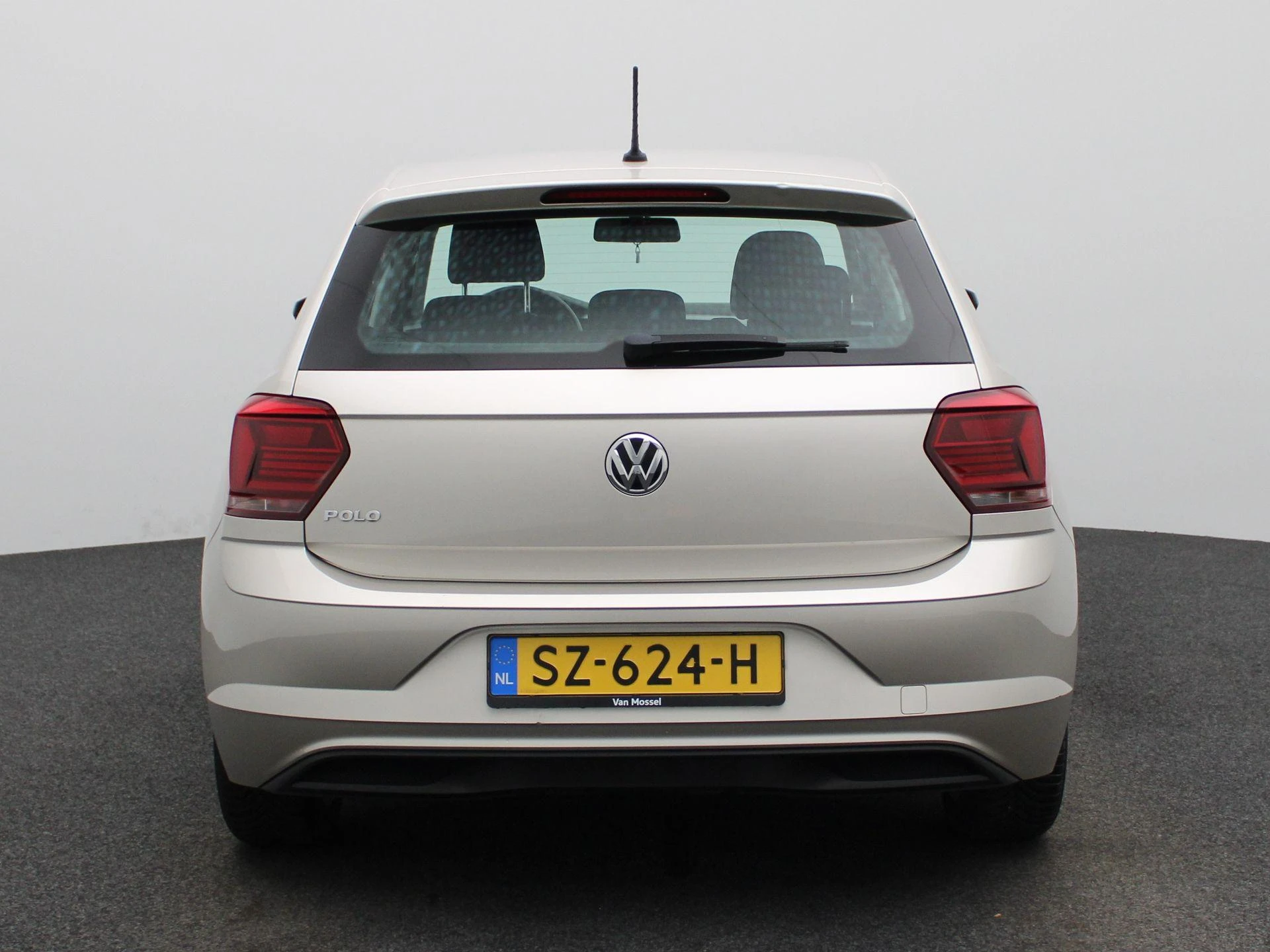 Volkswagen-Polo-image-5