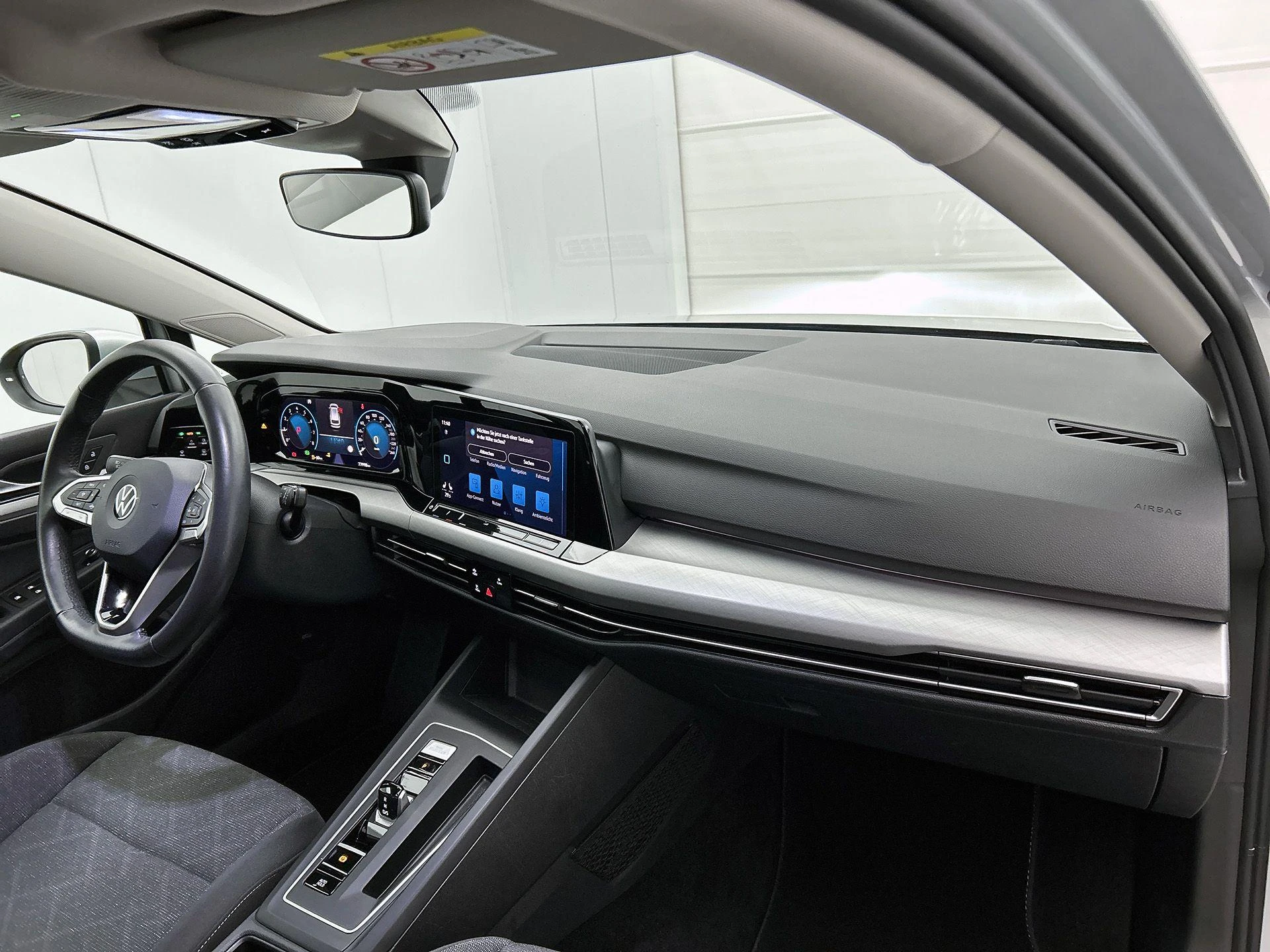 Volkswagen-Golf-image-16