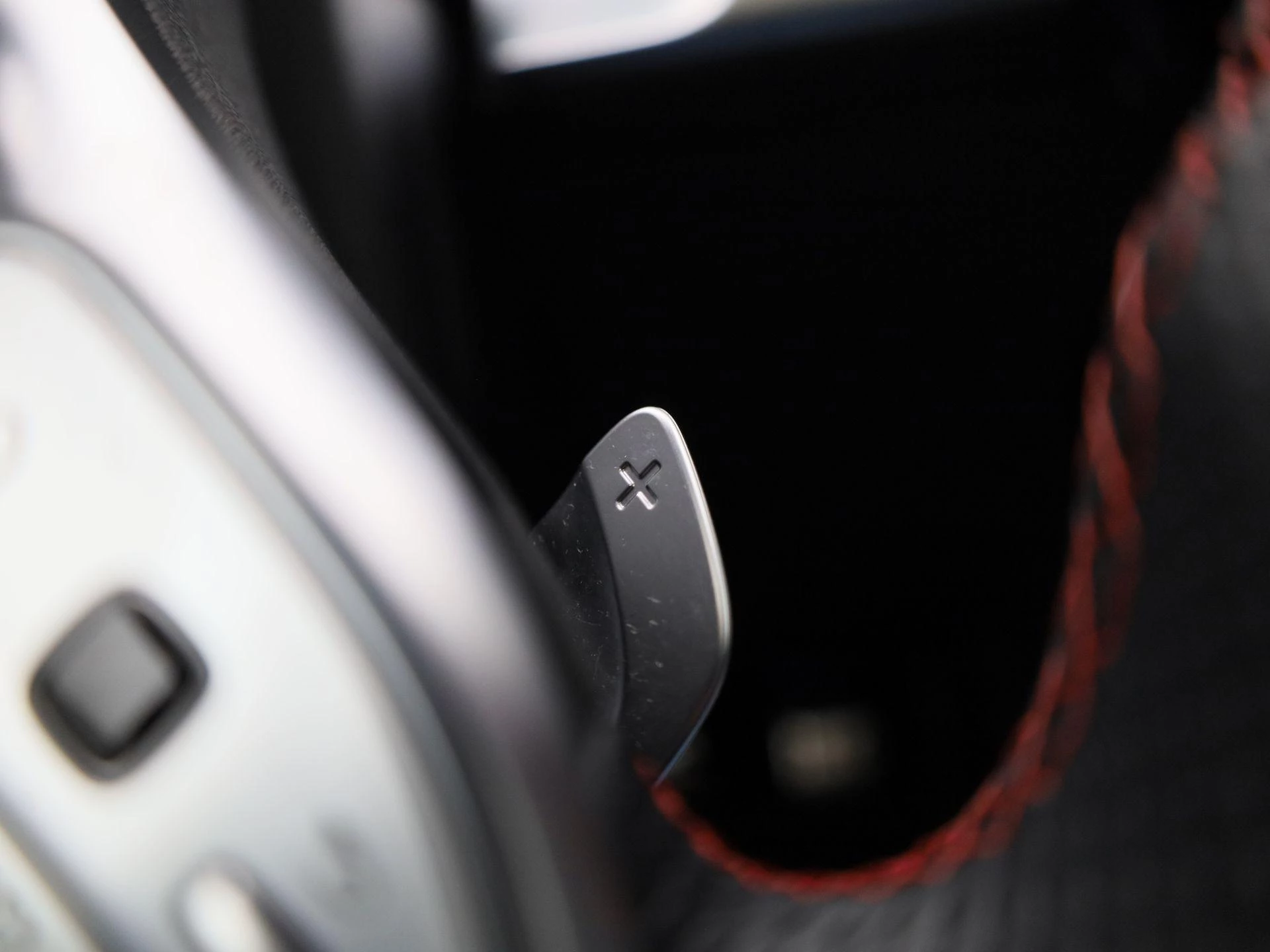 Mercedes-Benz-EQB-image-20