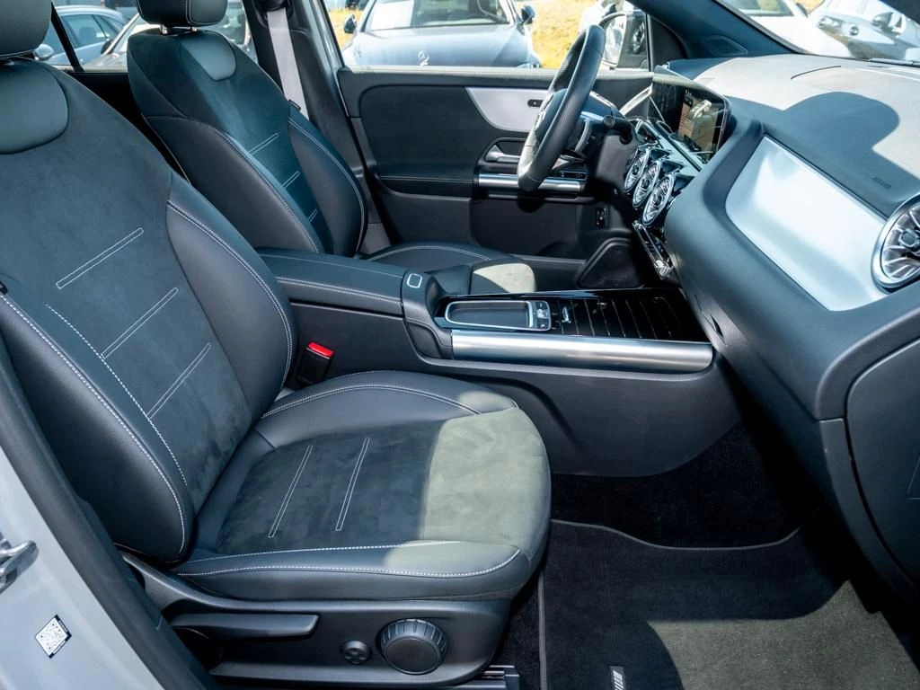 Mercedes-Benz-GLA 200 d-image-11