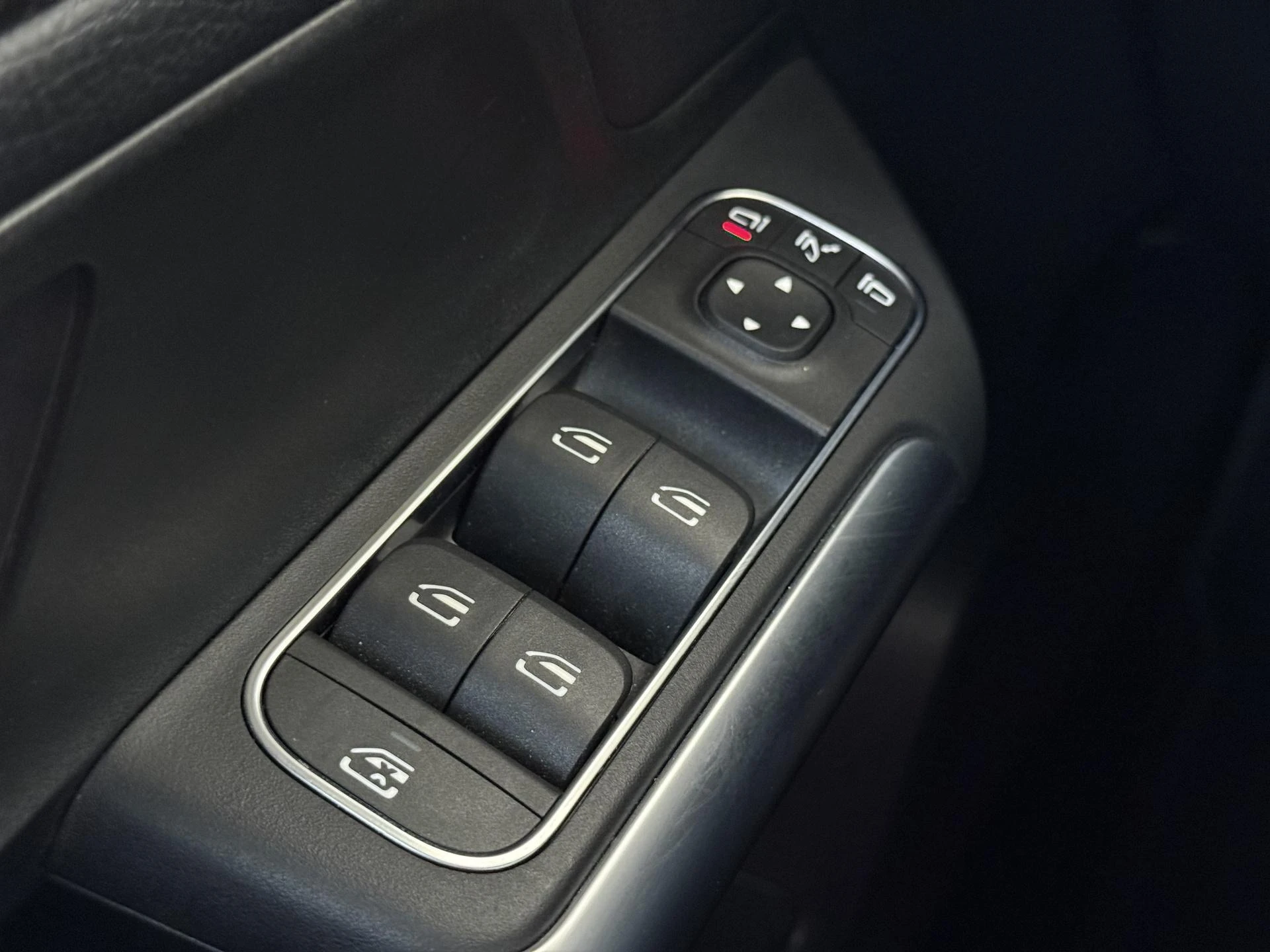 Mercedes-Benz-EQA-image-25