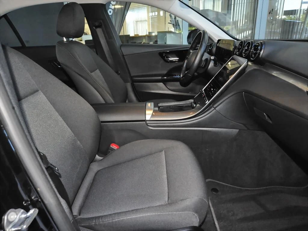 Mercedes-Benz-C-Klasse 220 d-image-12