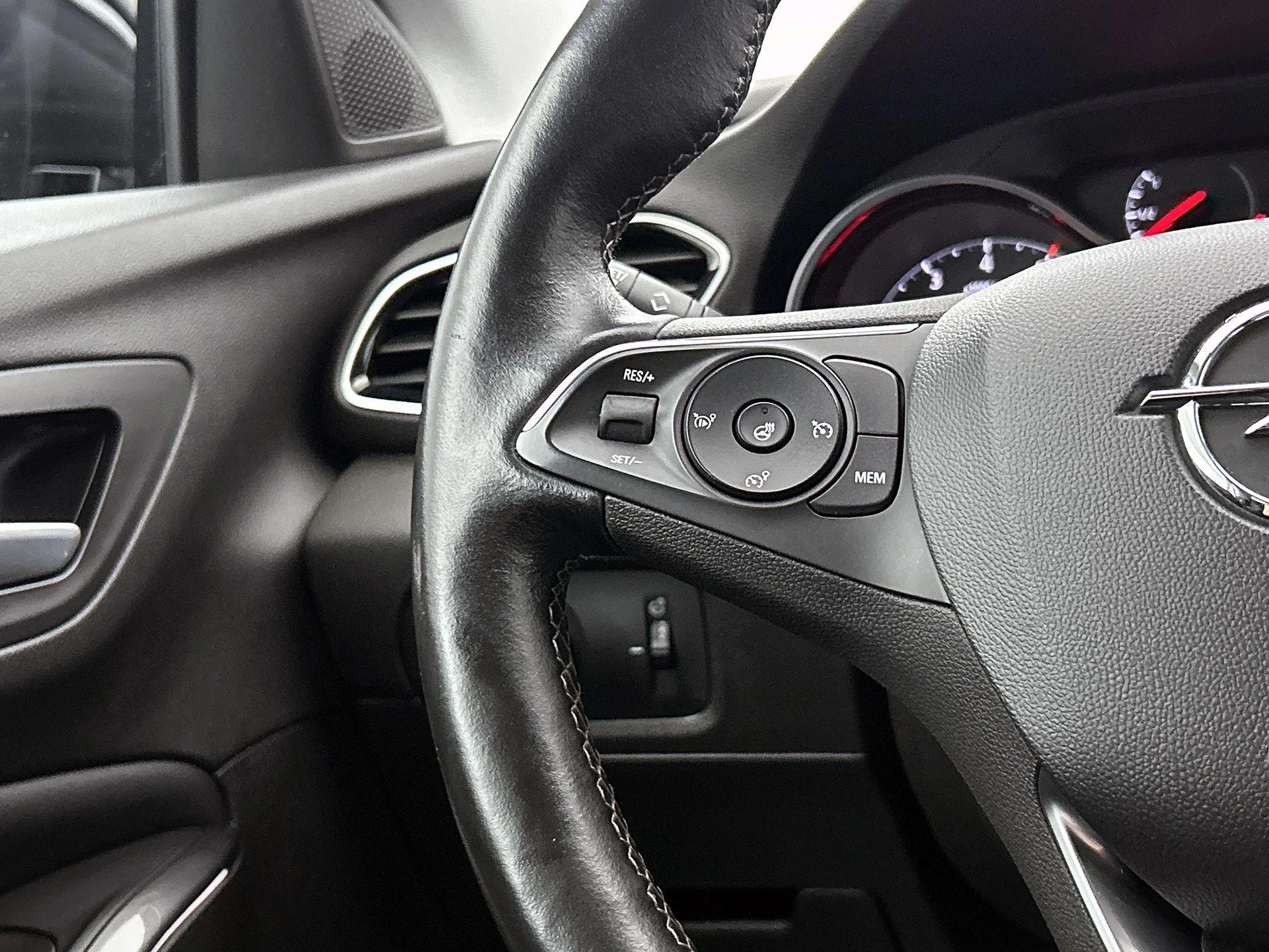 Opel-Grandland X-image-5