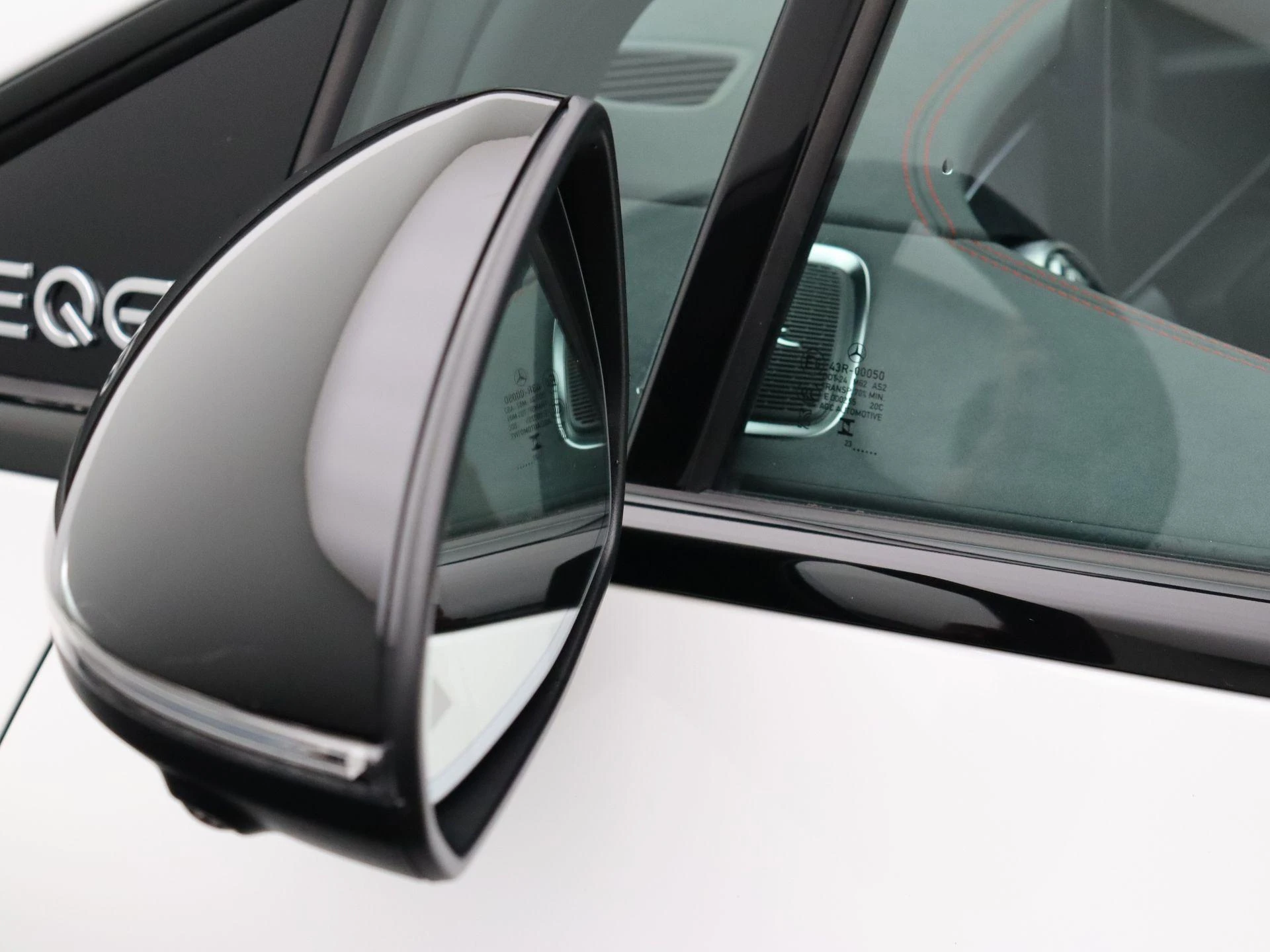 Mercedes-Benz-EQE-image-8
