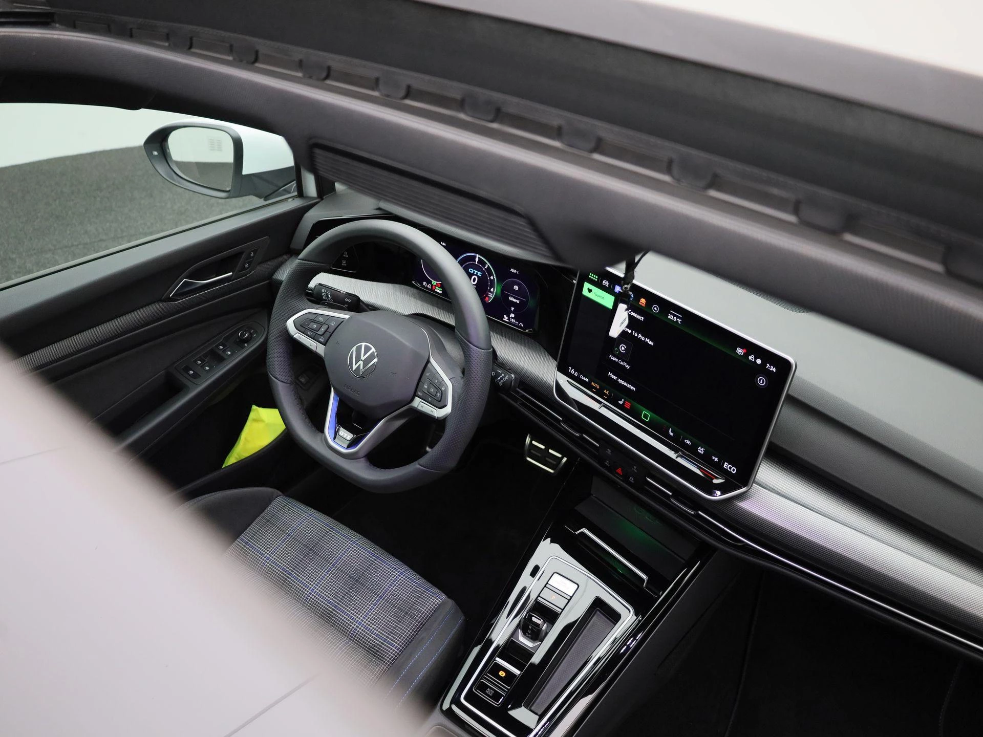 Volkswagen-Golf-image-38