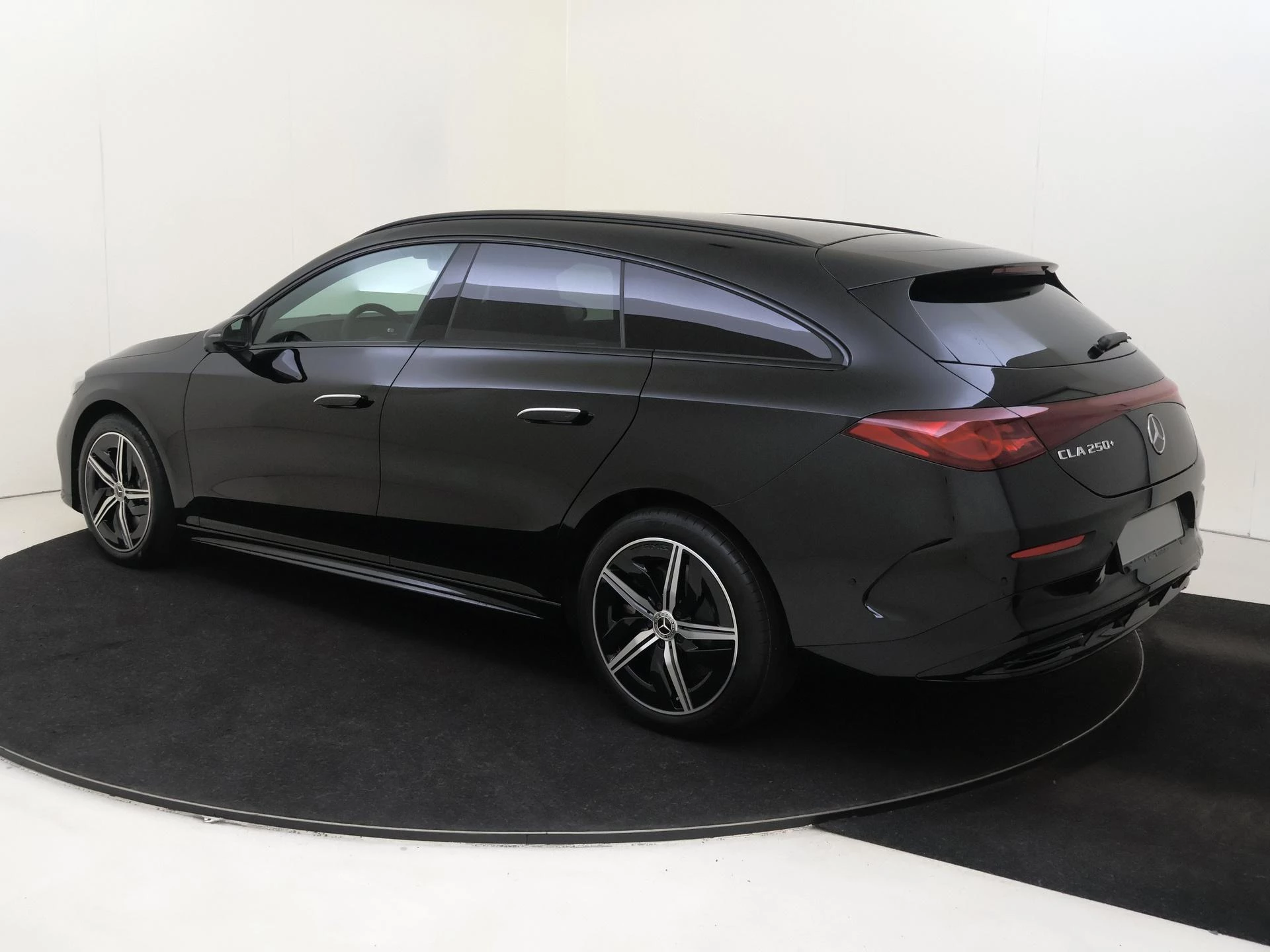 Mercedes-Benz-CLA-image-2