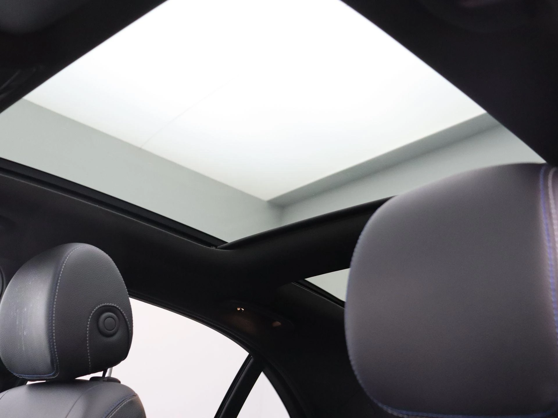 Mercedes-Benz C-Klasse 300 e Sedan AMG LINE + BURMESTER + PANORAMISCH DAK + CARPLAY +