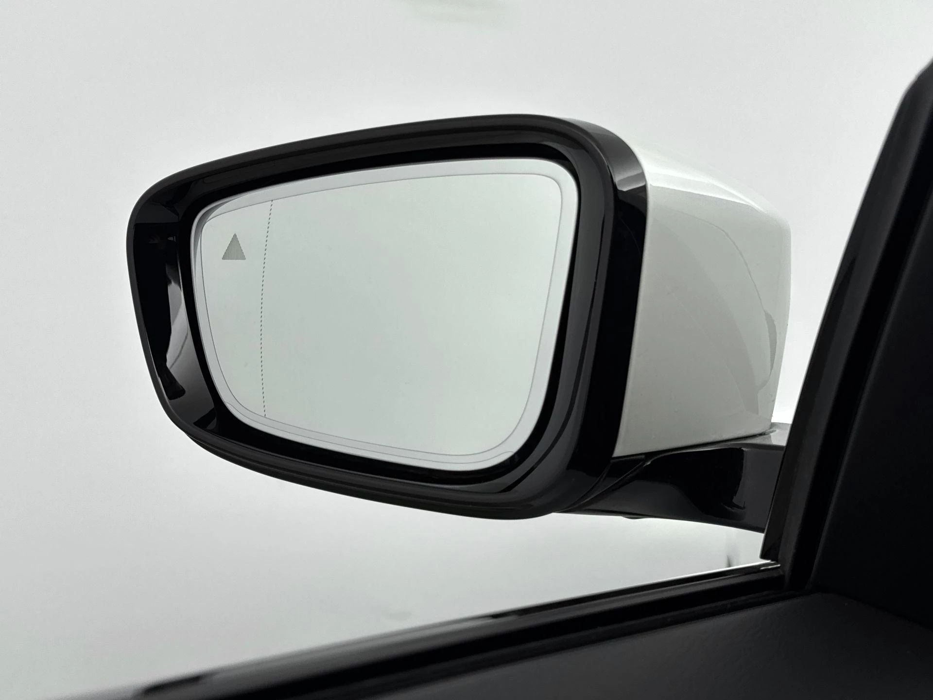 BMW-i4-image-17