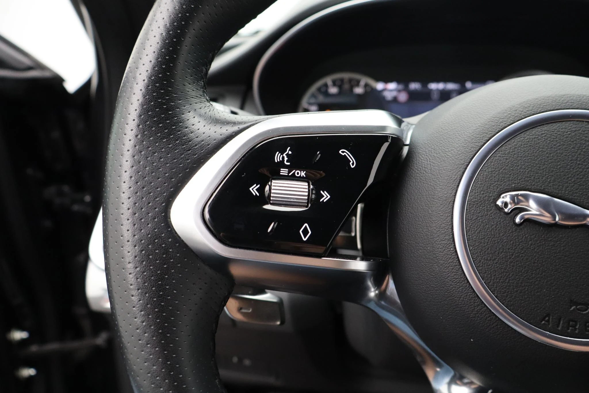 Jaguar-E-PACE-image-17