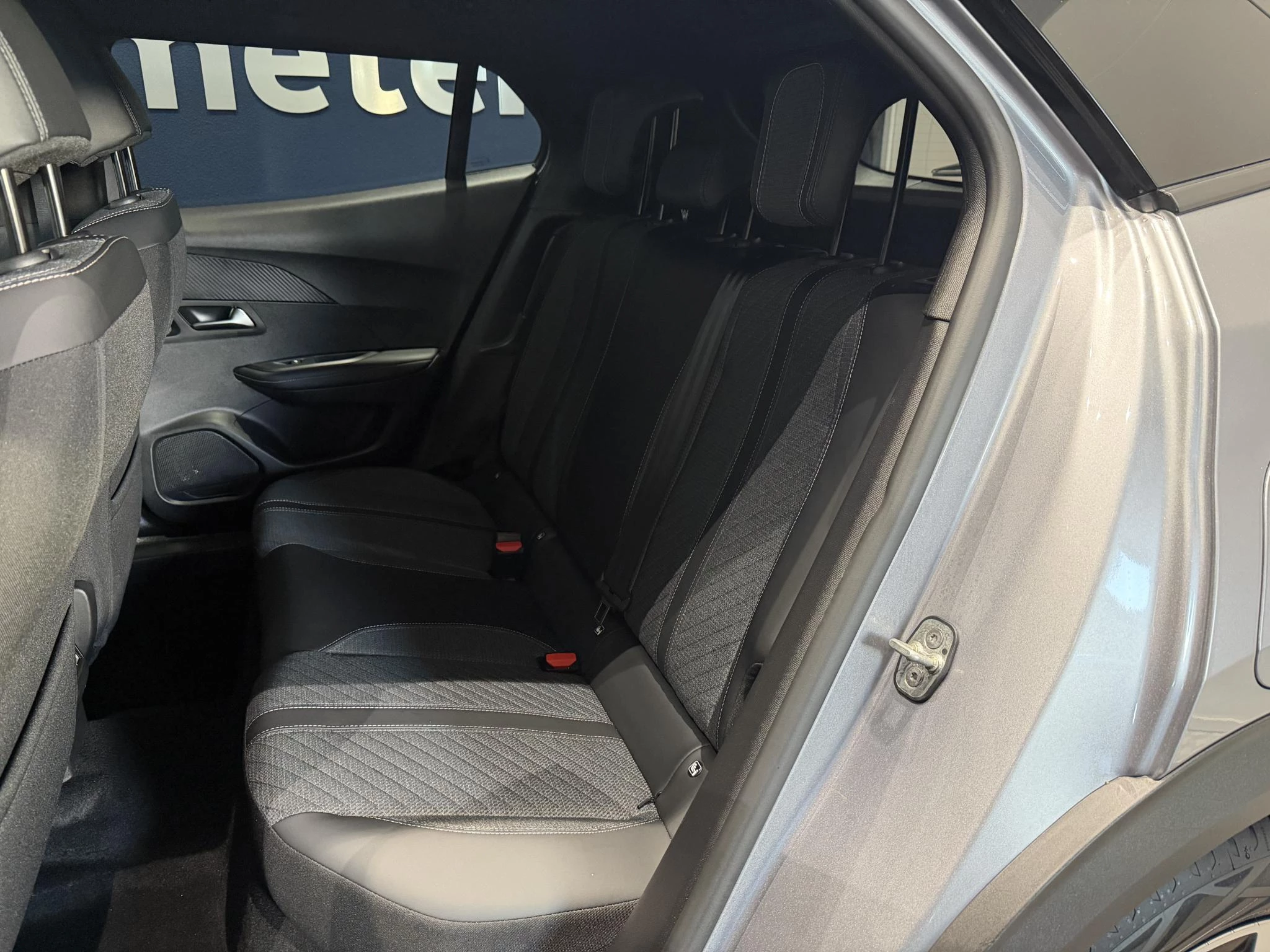 Peugeot-e-2008-image-17