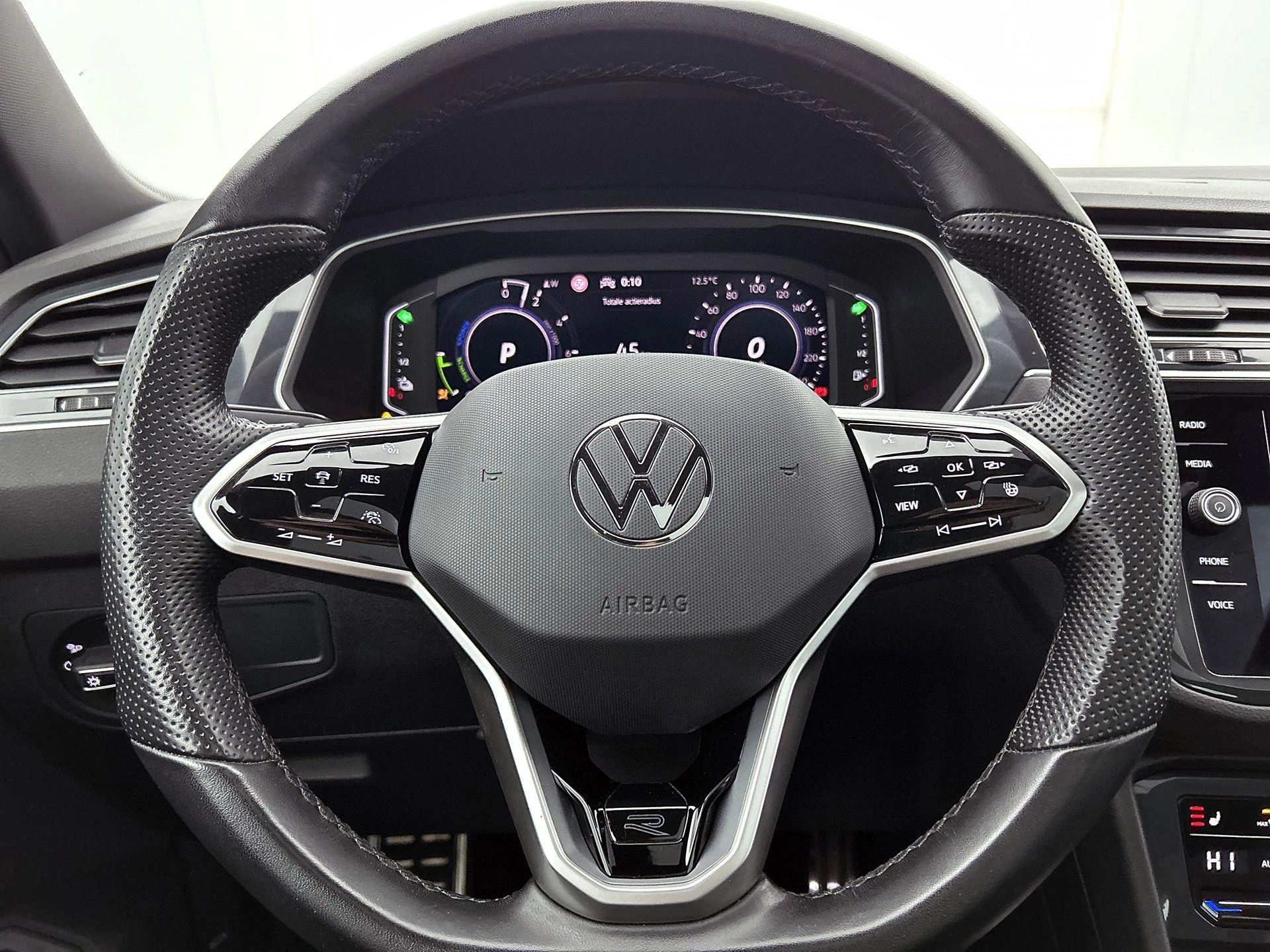 Volkswagen-Tiguan-image-30