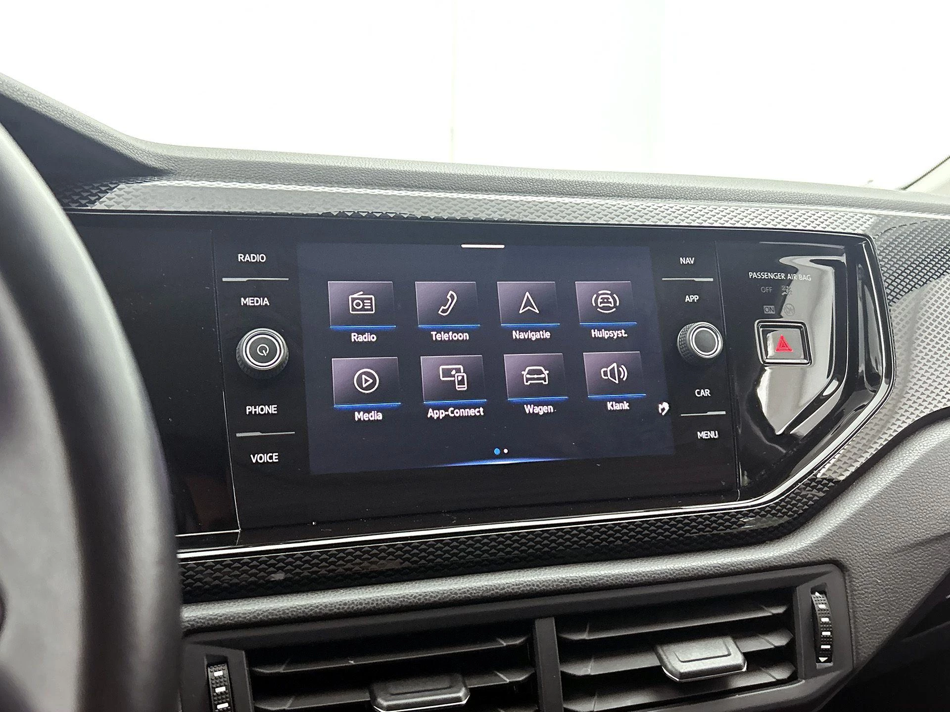 Volkswagen-Polo-image-9