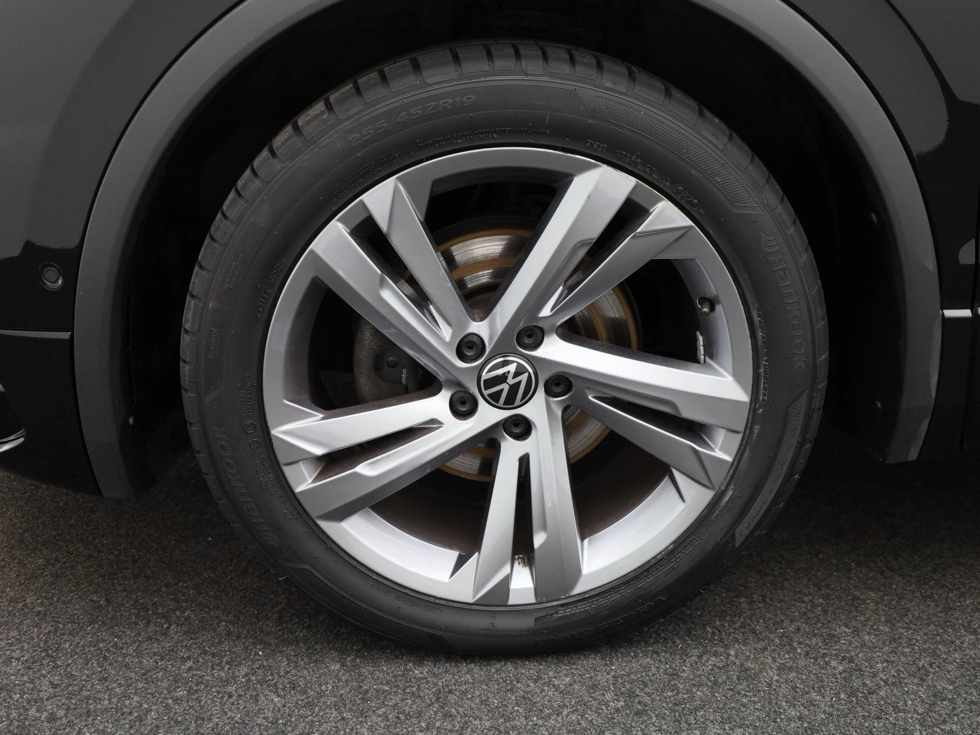 Volkswagen-Tiguan-image-13