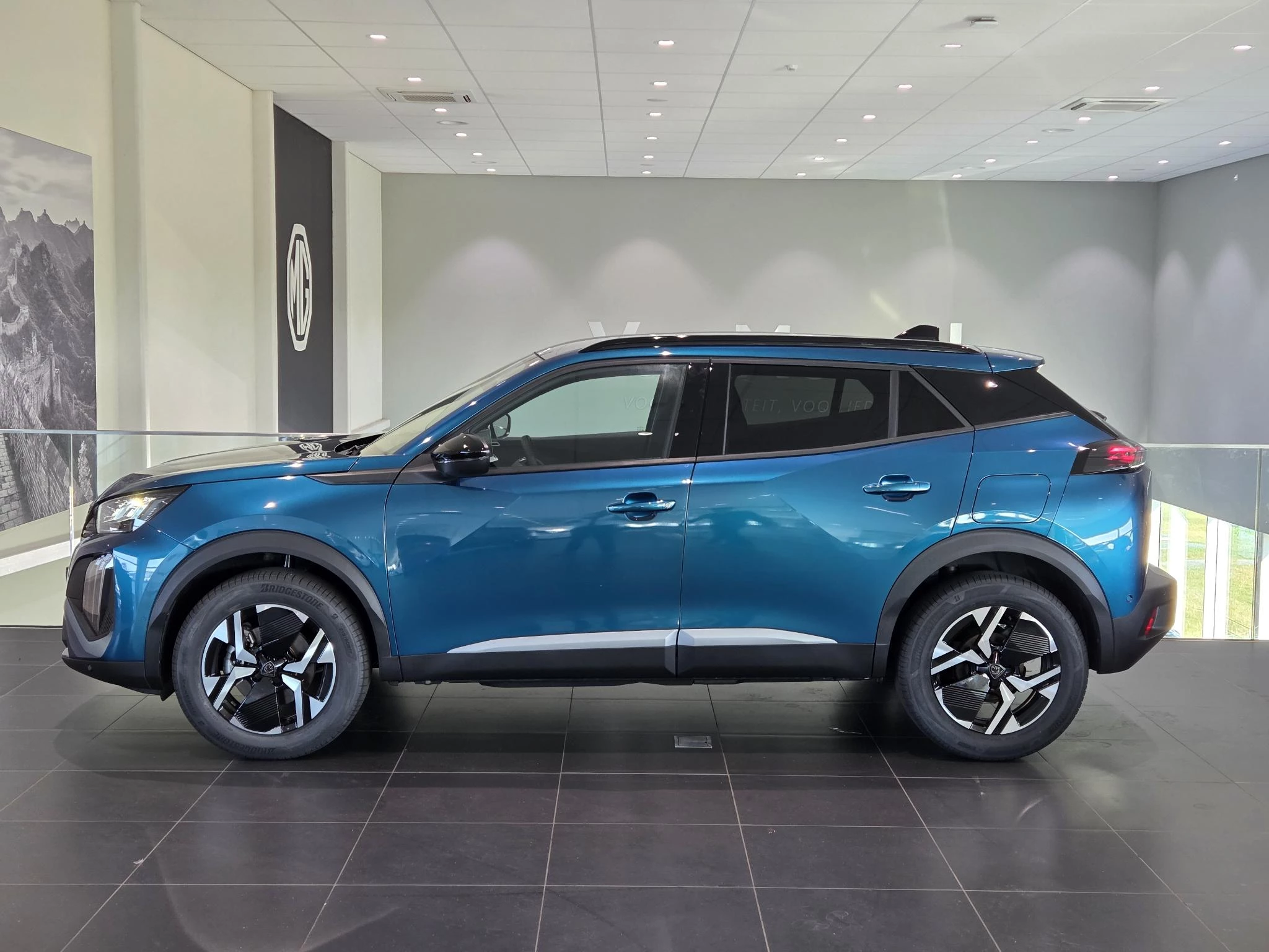 Peugeot 2008 1.2 Hybrid 136 Allure