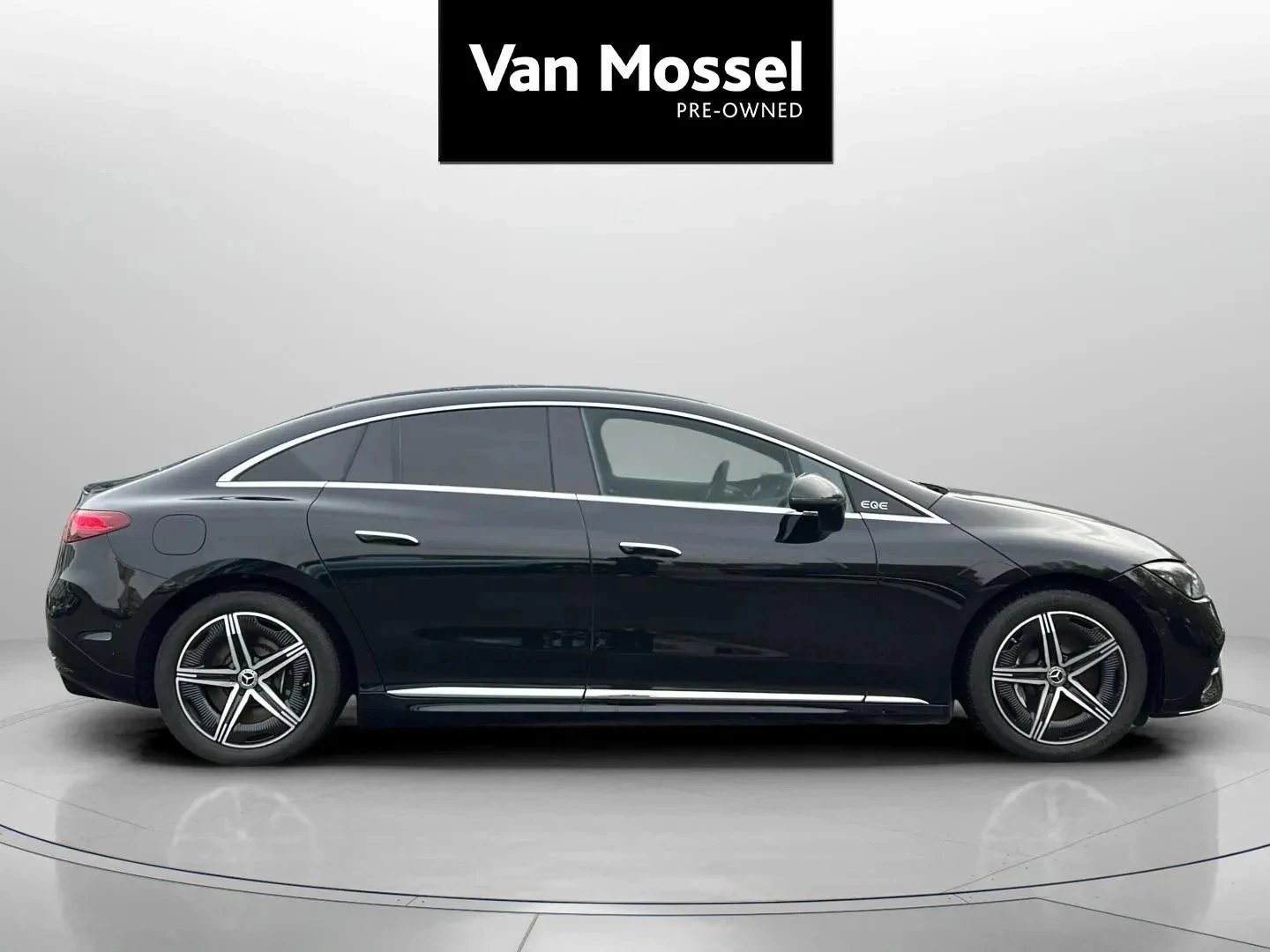 Mercedes-Benz-EQE-image-3