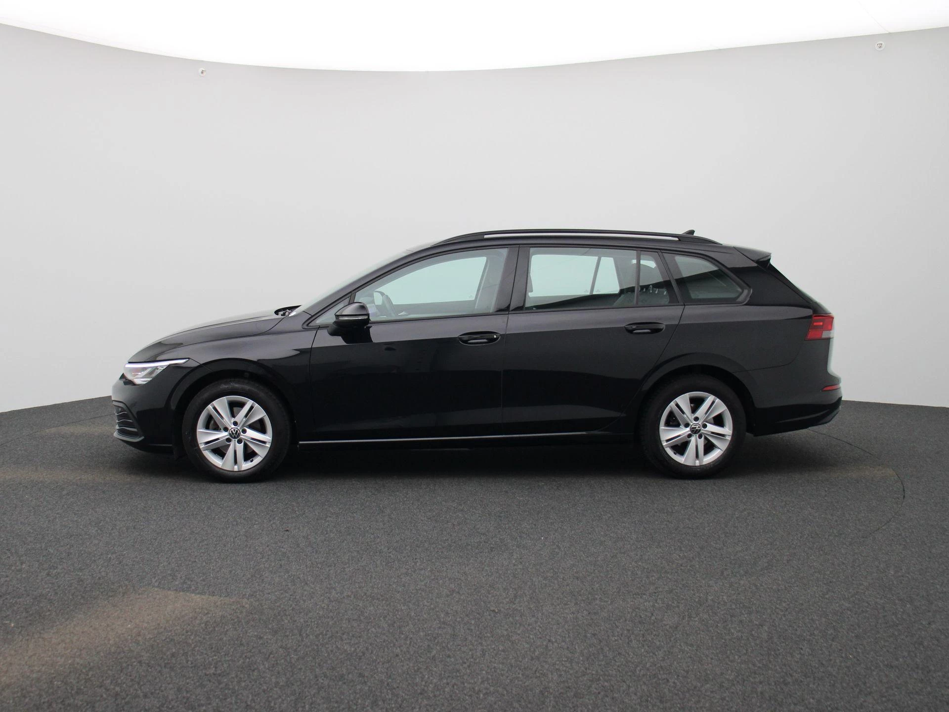 Volkswagen-Golf-image-5