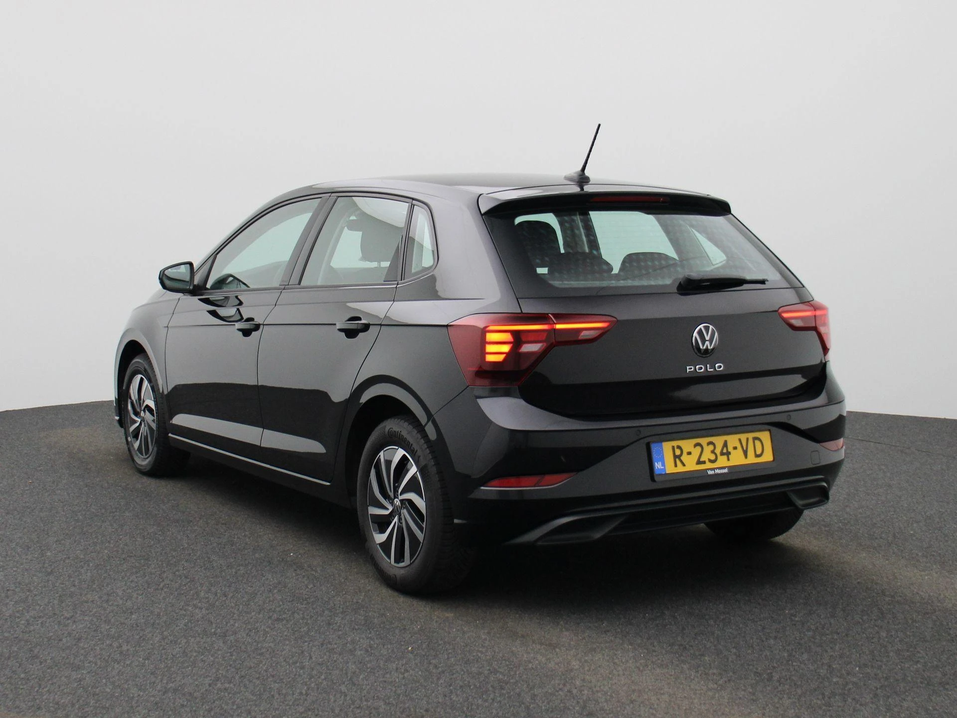 Volkswagen-Polo-image-1