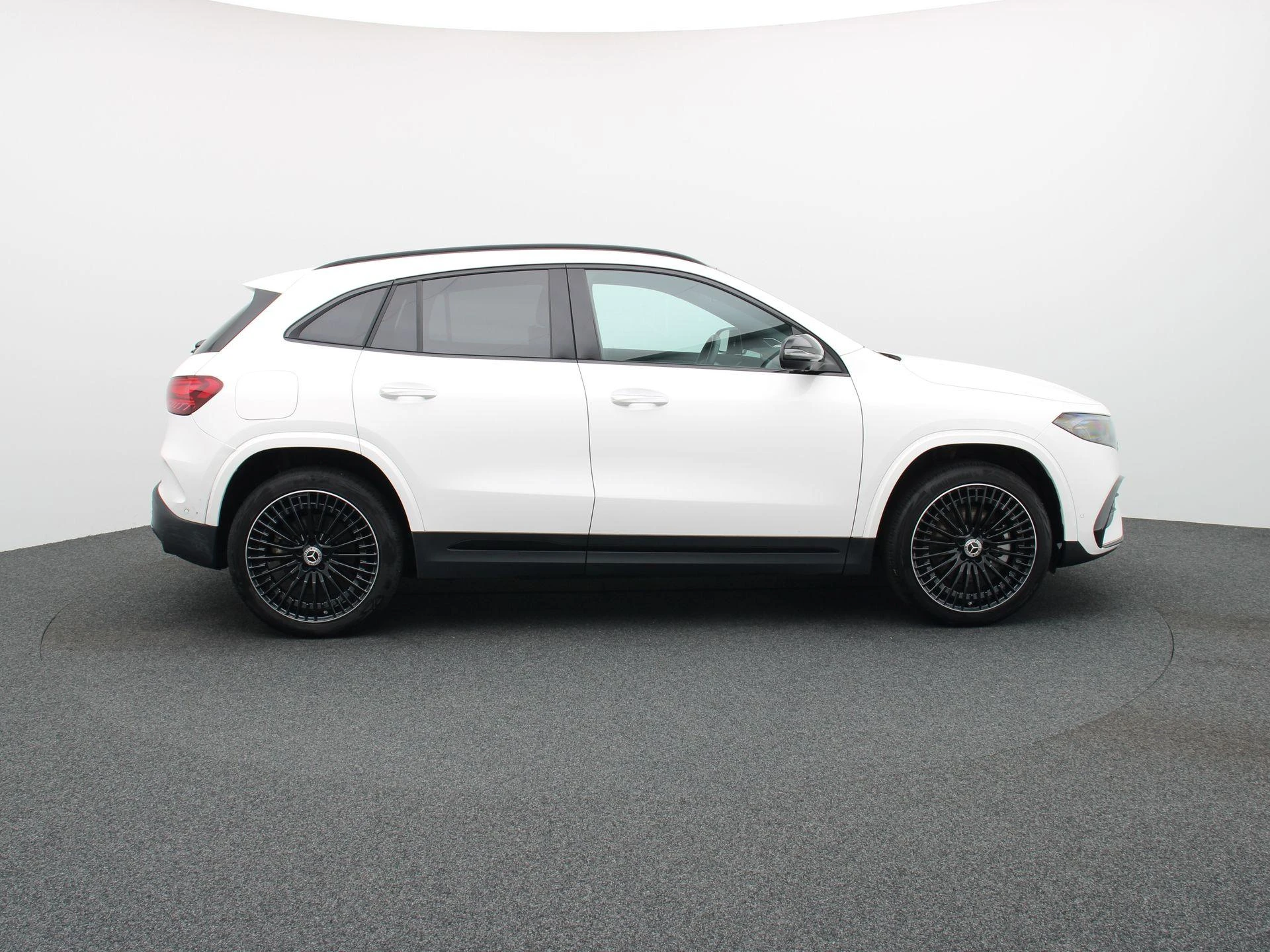 Mercedes-Benz EQA 250+ Star Edition + PANO + TREKHAAK + BURMESTER + HEAD UP +
