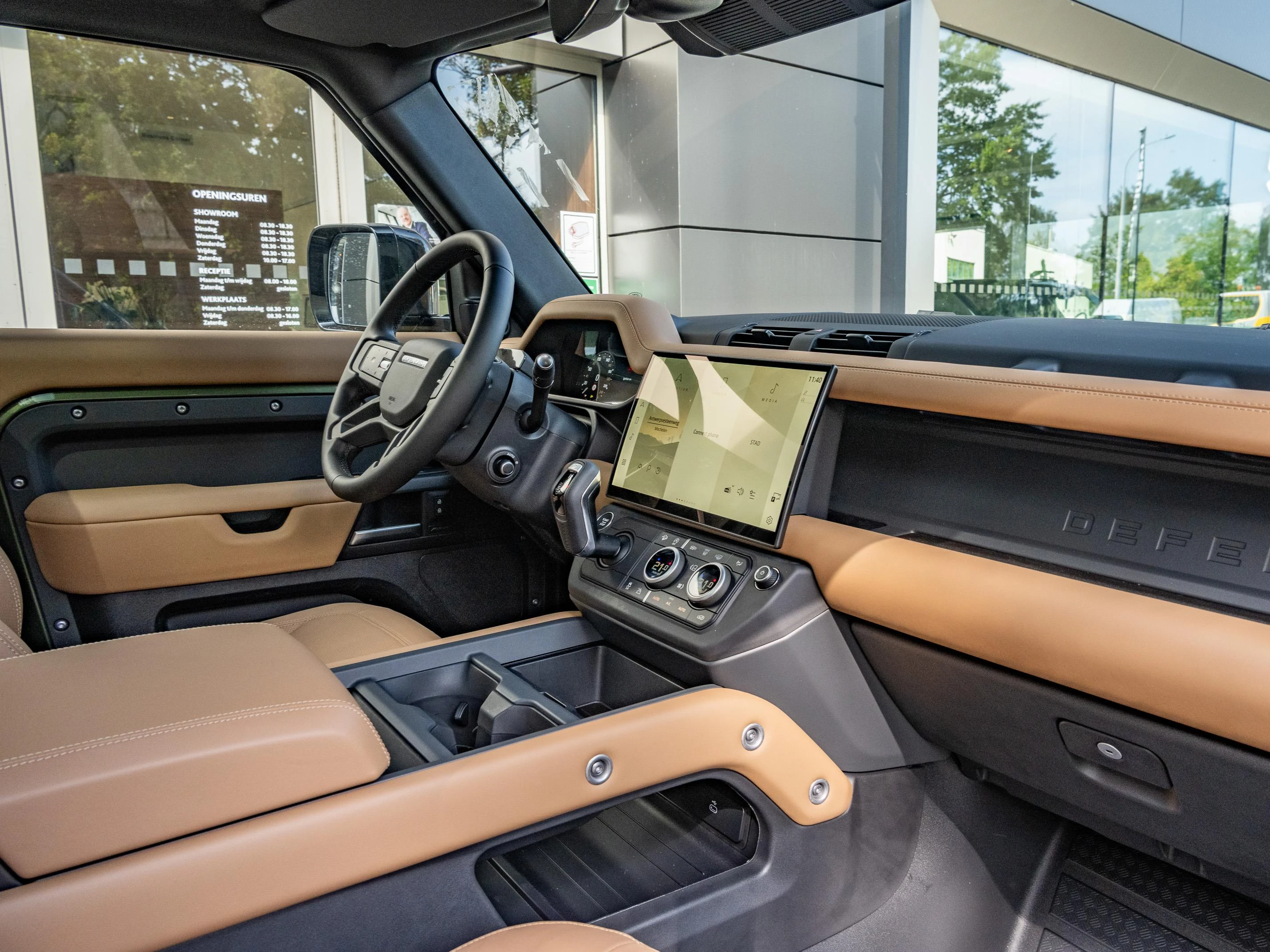 Land Rover-Defender-image-17