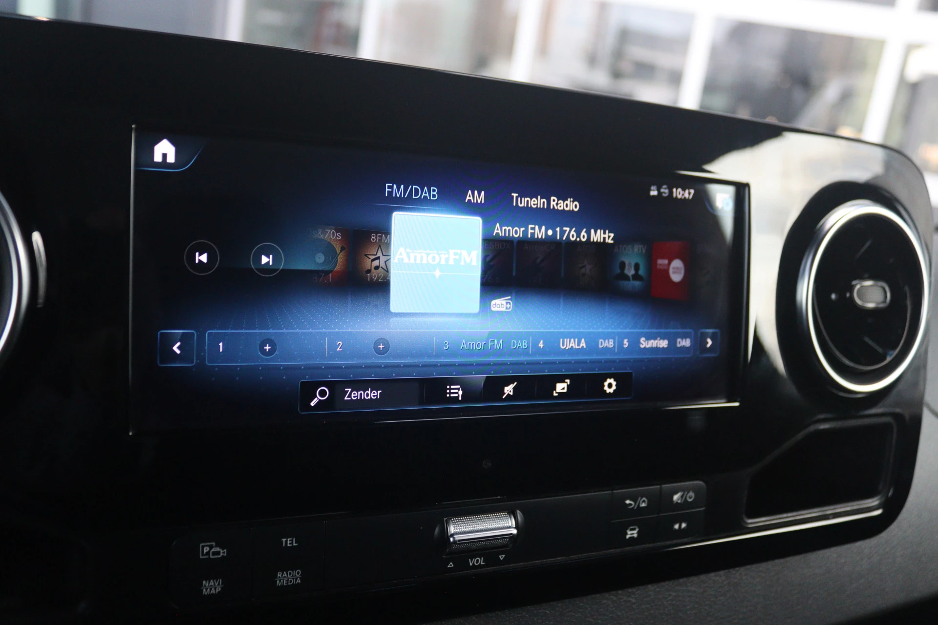 Mercedes-Benz-Sprinter-image-10