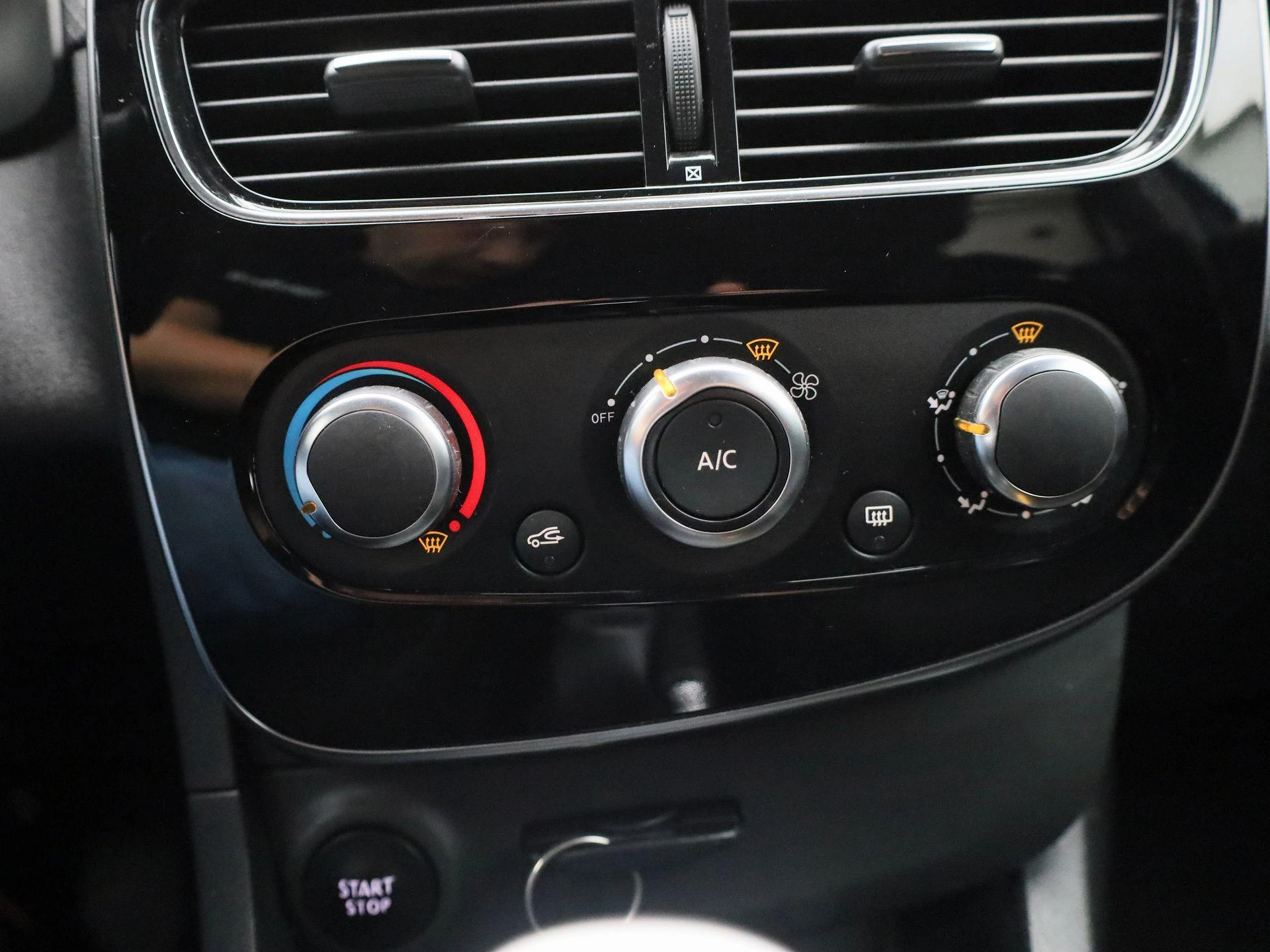Renault-Clio-image-16