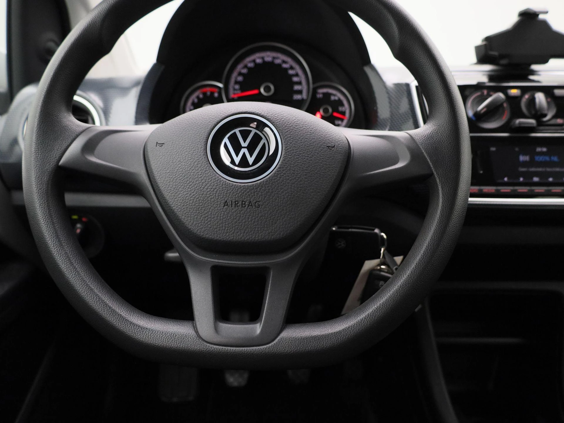 Volkswagen-up!-image-6