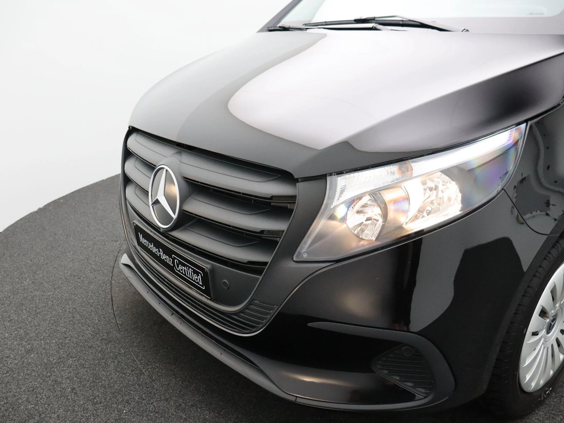 Mercedes-Benz-Vito-image-23