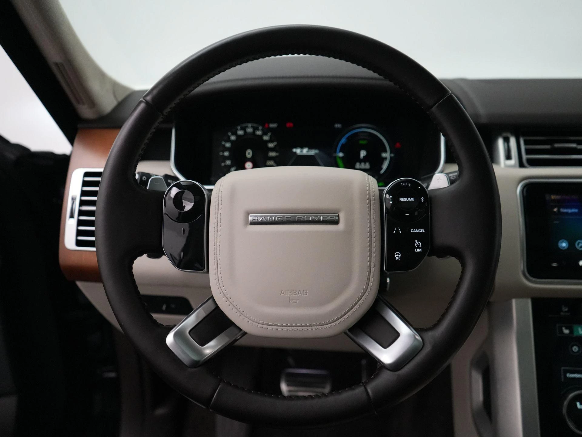 Land Rover-Range Rover-image-8