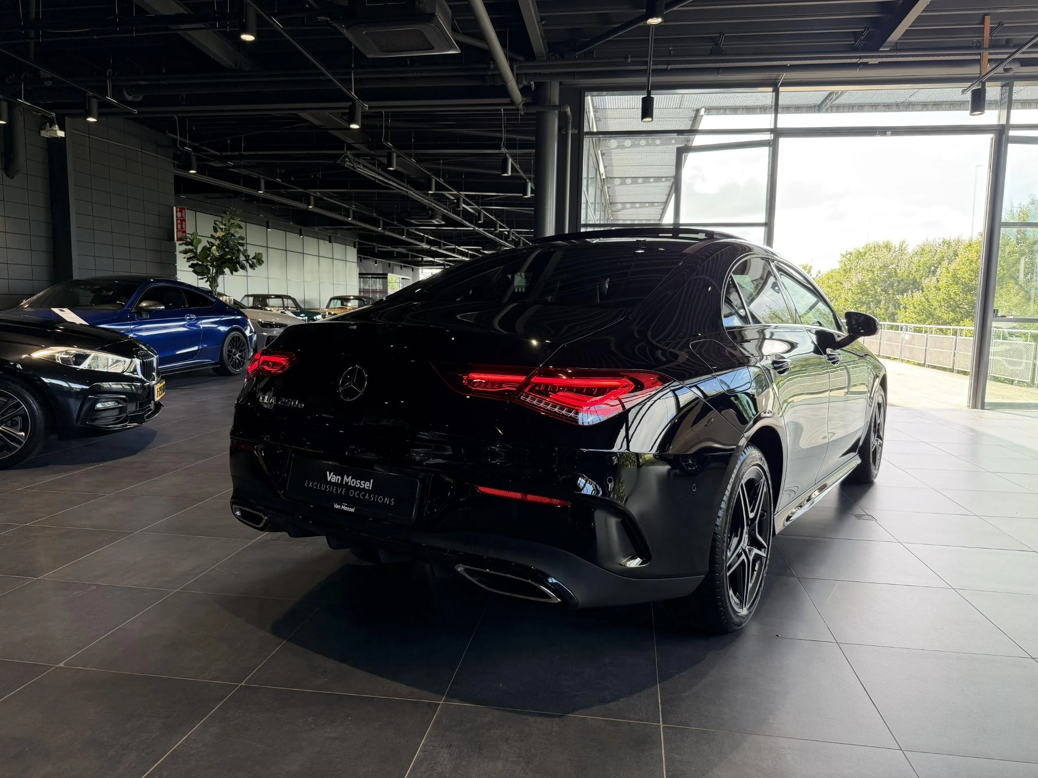 Mercedes-Benz-CLA-image-16