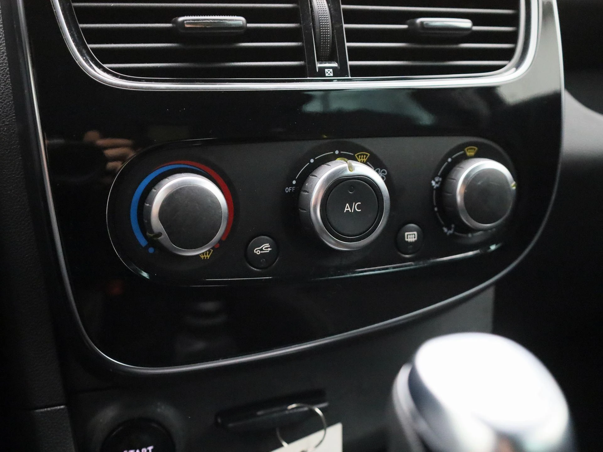 Renault-Clio-image-16