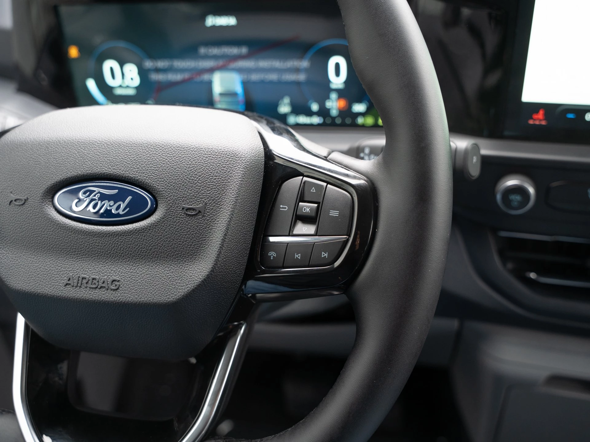 Ford Transit Custom Limited 2.0 EcoBlue 125kW 320 L2 Auto Turnier. 4-türig