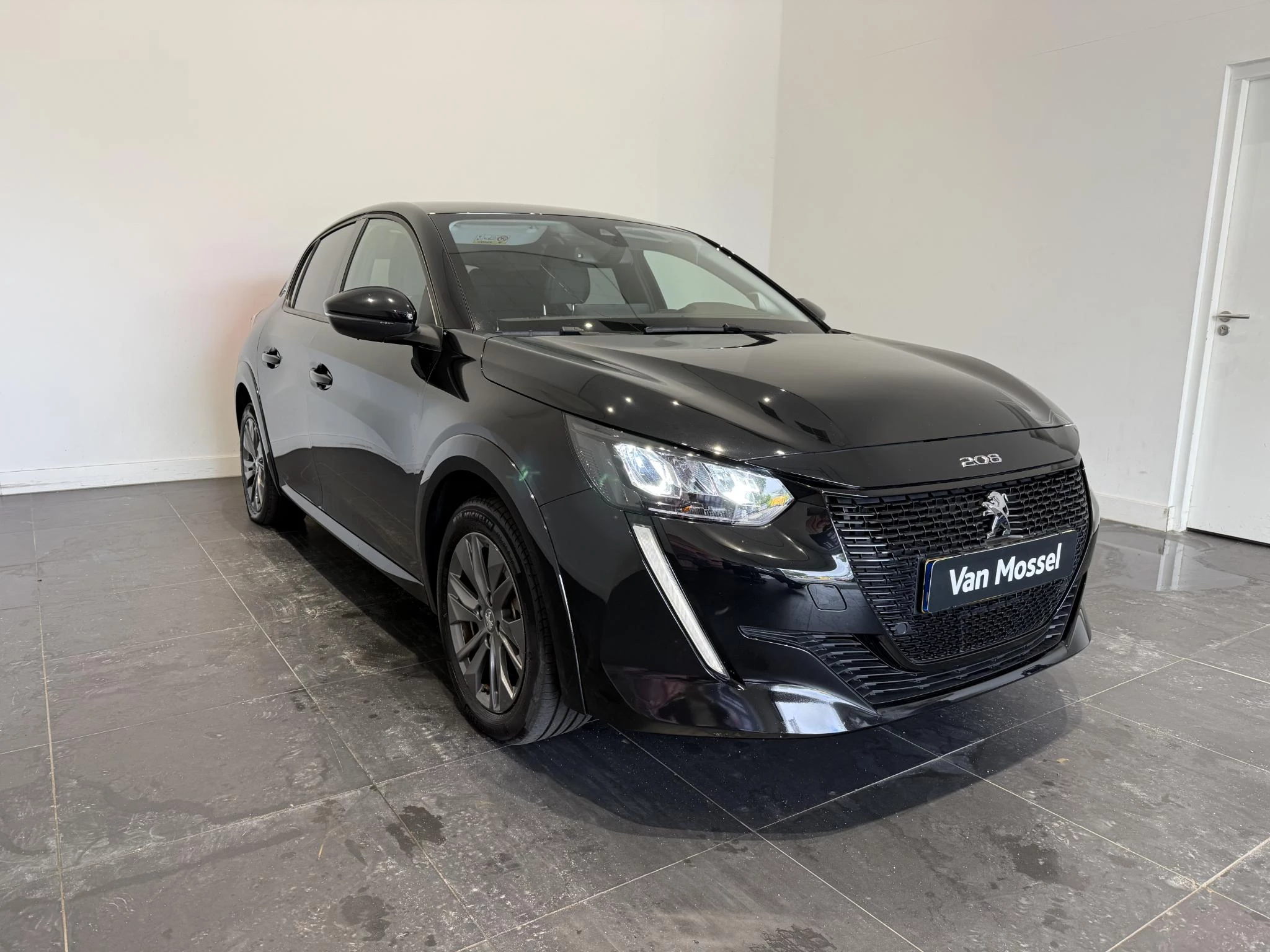 Peugeot e-208