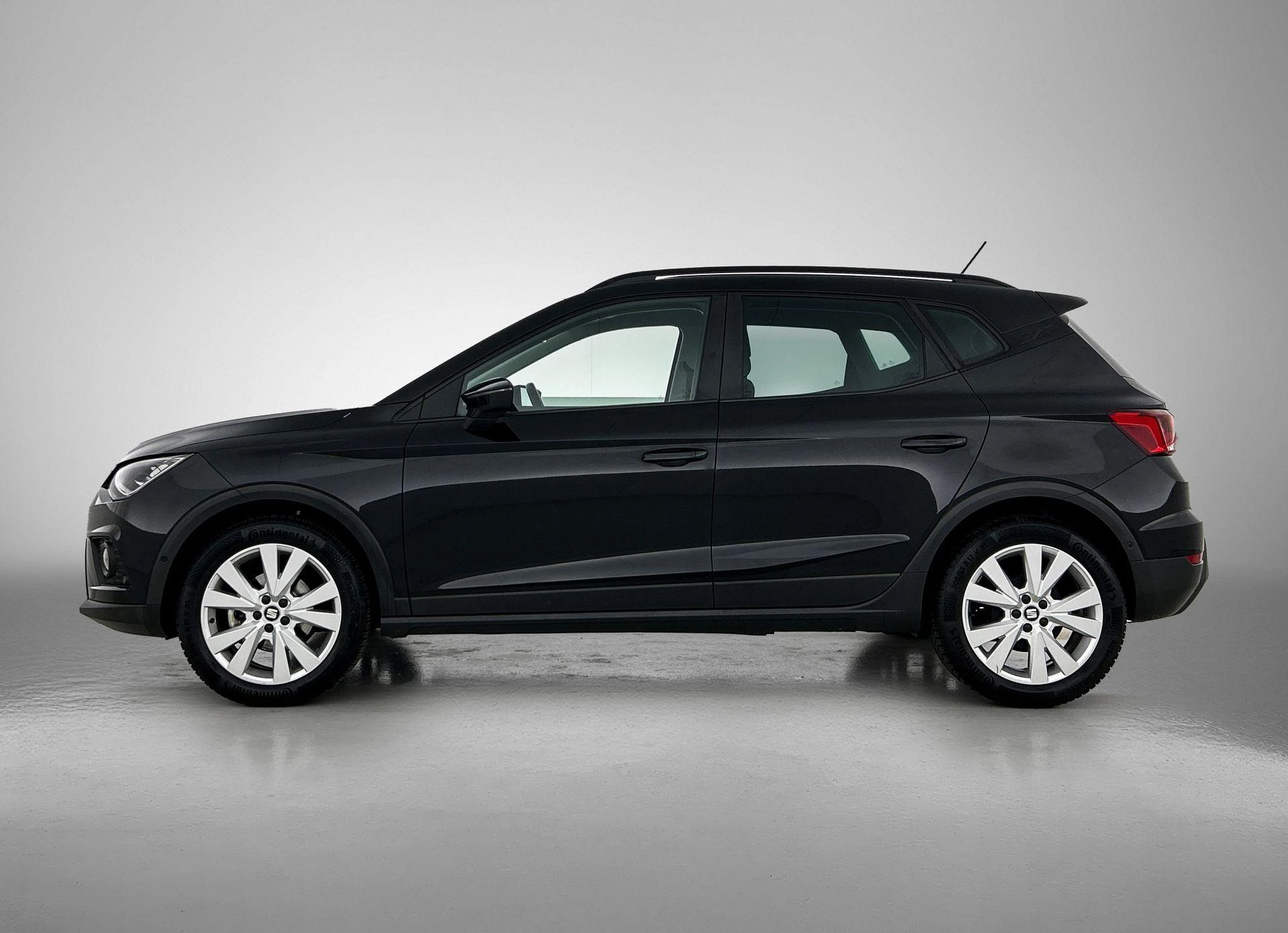 SEAT-Arona-image-2