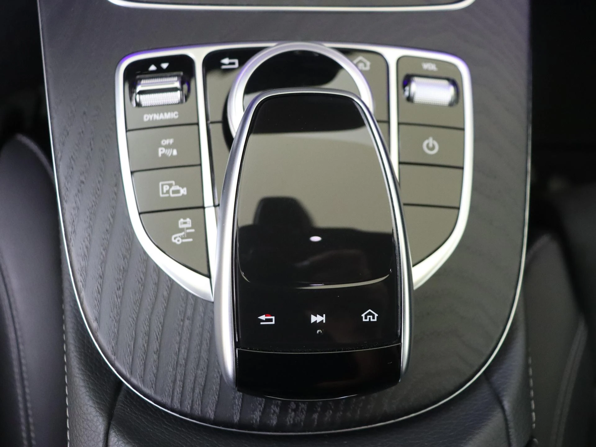 Mercedes-Benz-E-Klasse-image-20