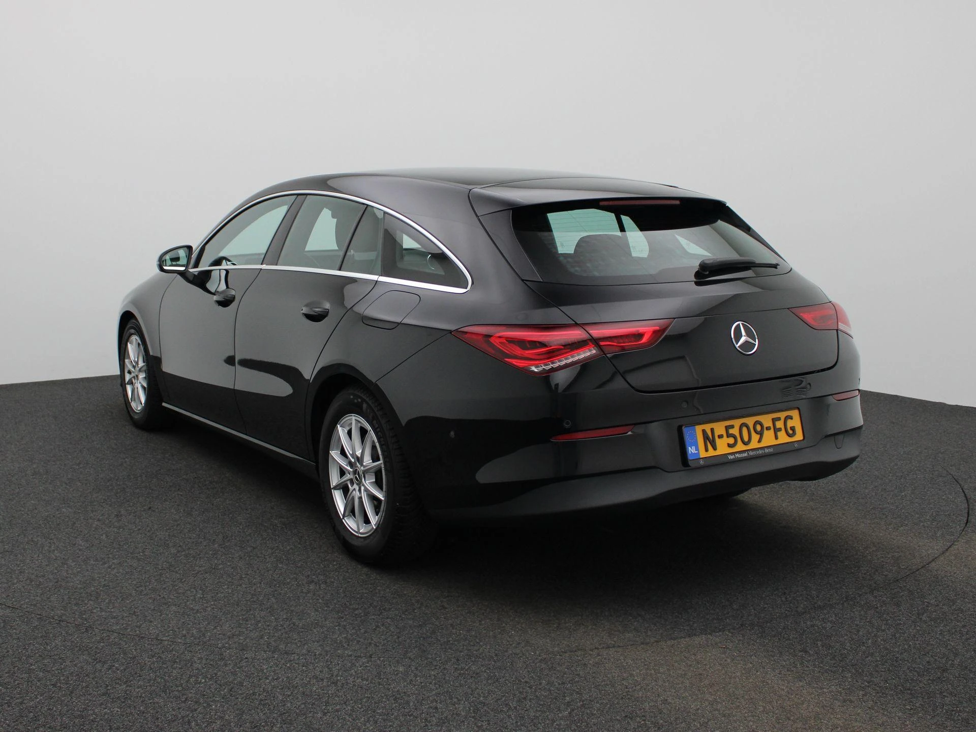 Mercedes-Benz-CLA-image-1