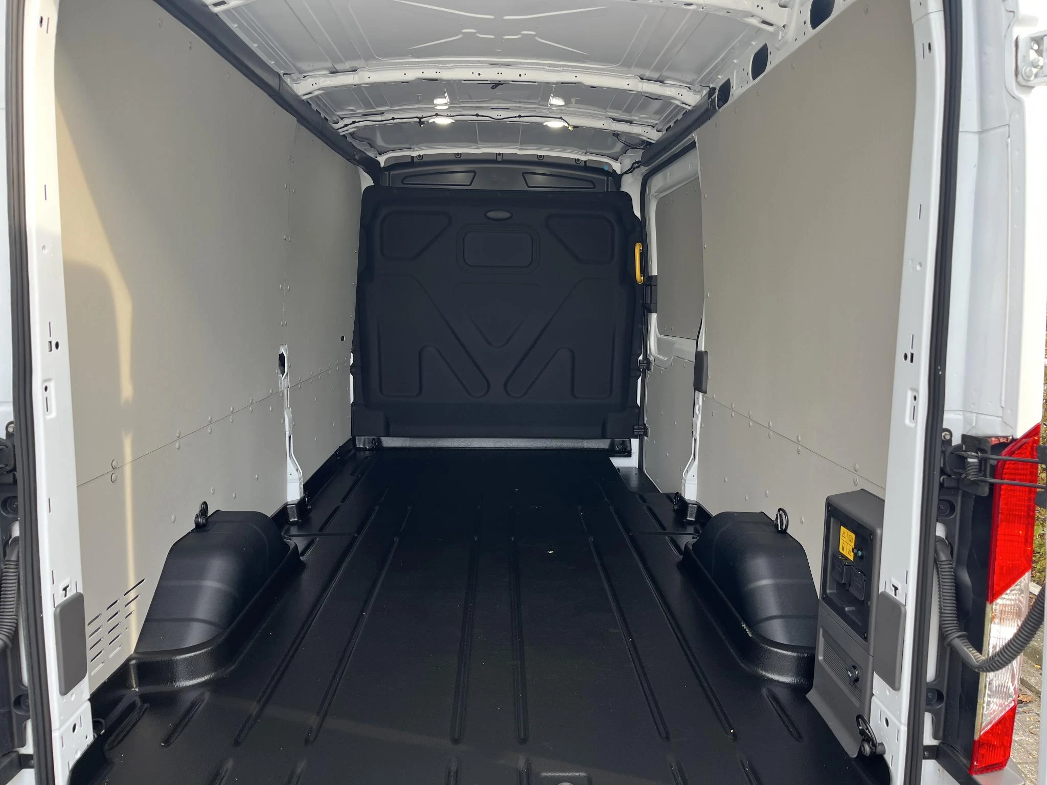 Ford-E-Transit-image-12