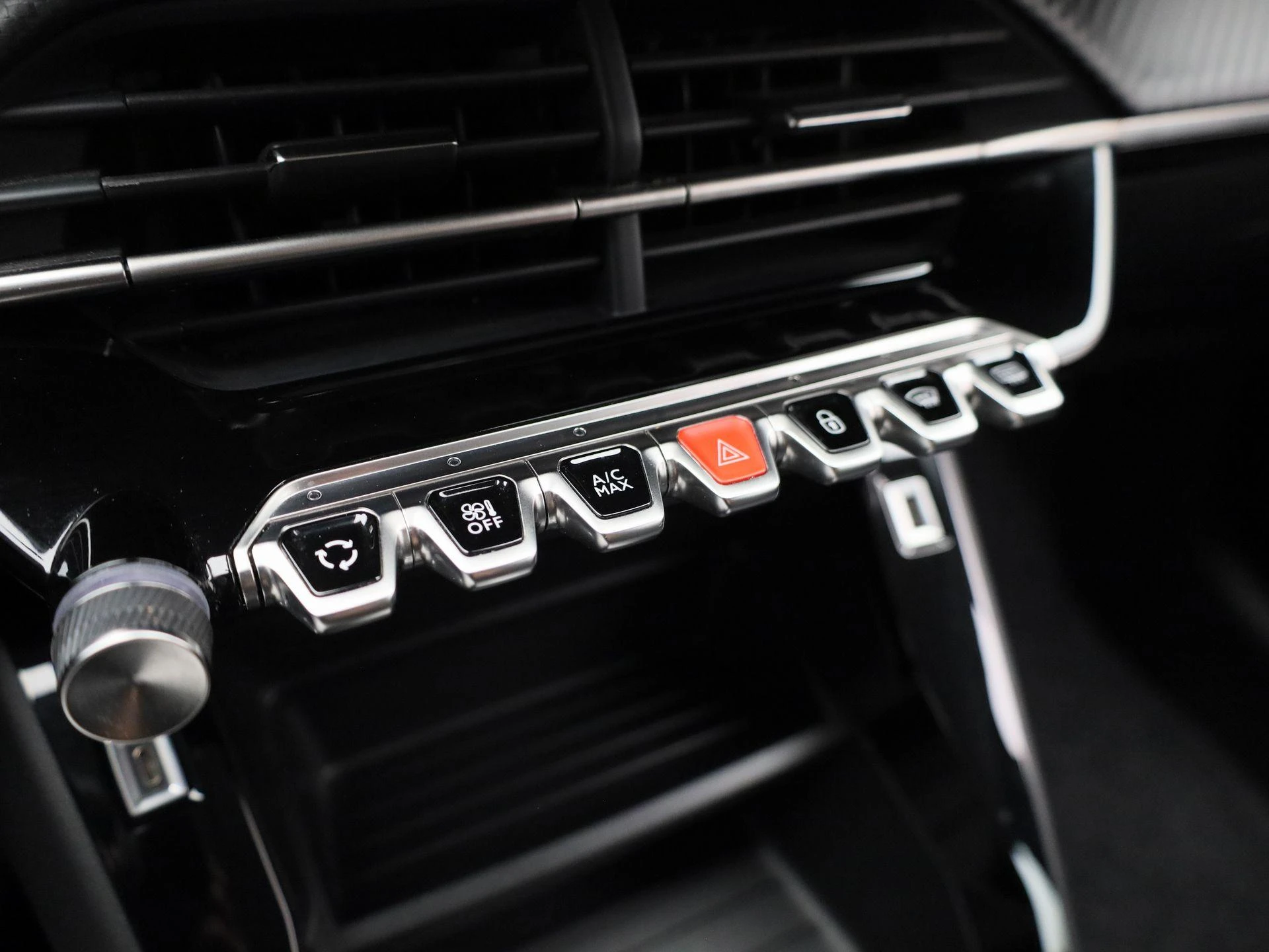 Peugeot-e-208-image-26