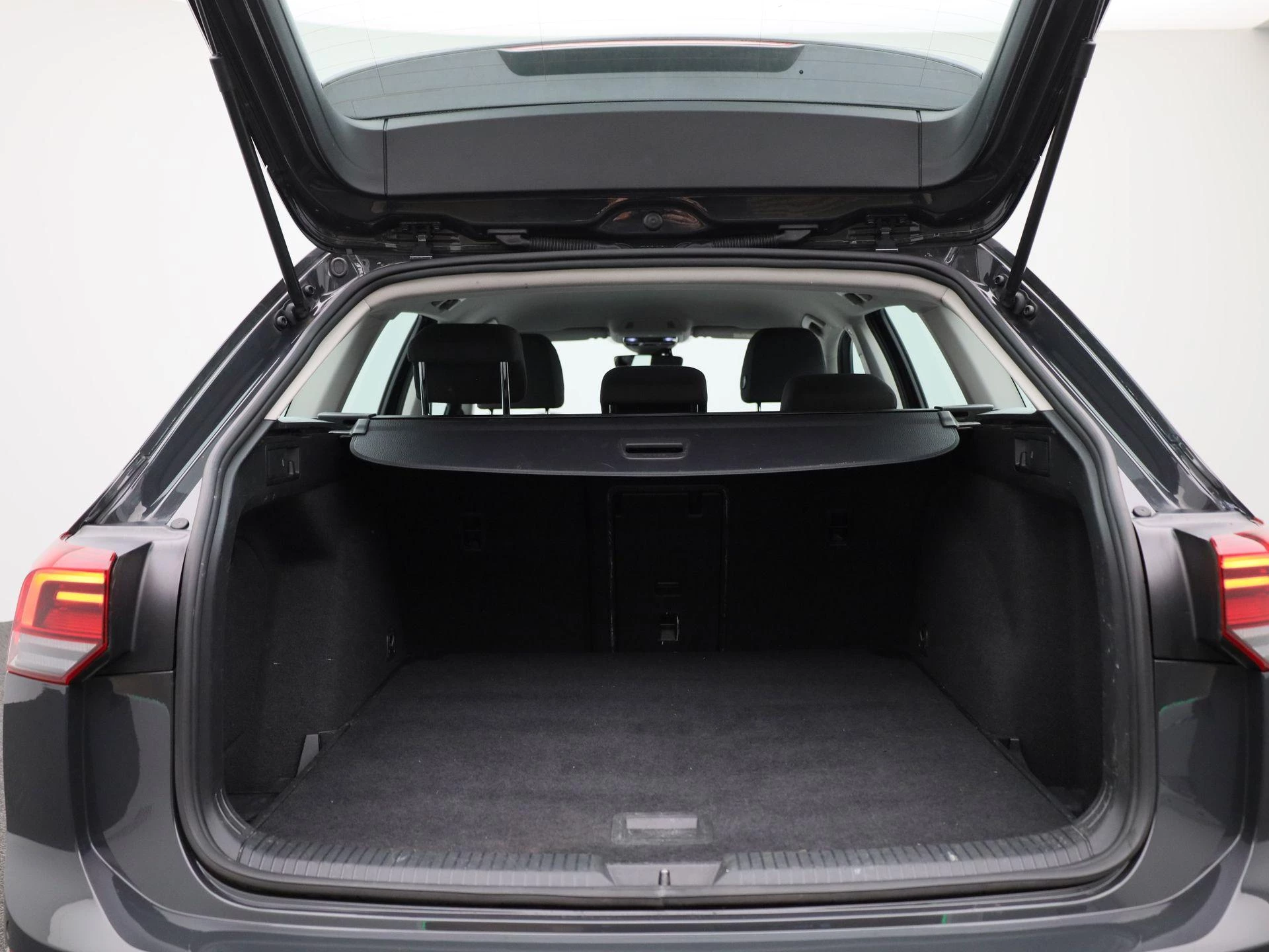 Volkswagen-Golf-image-13