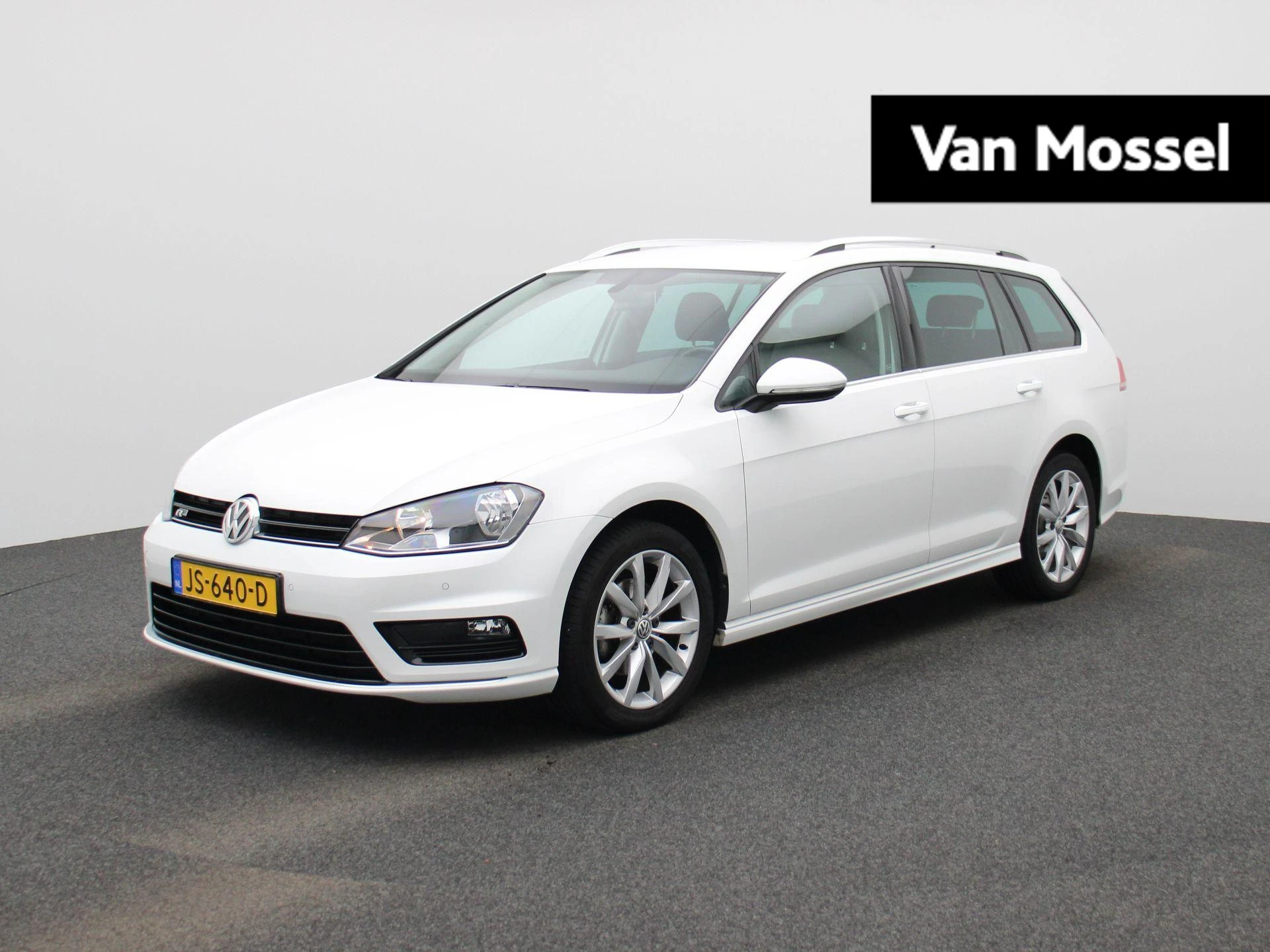Volkswagen-Golf-image-0