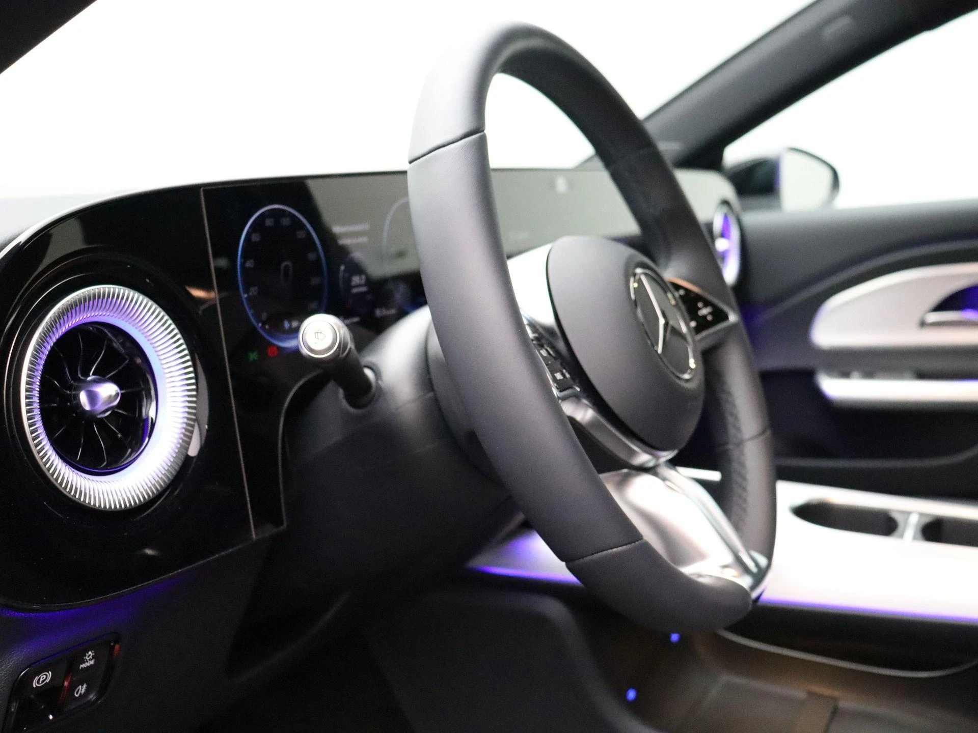 Mercedes-Benz-CLA-image-10
