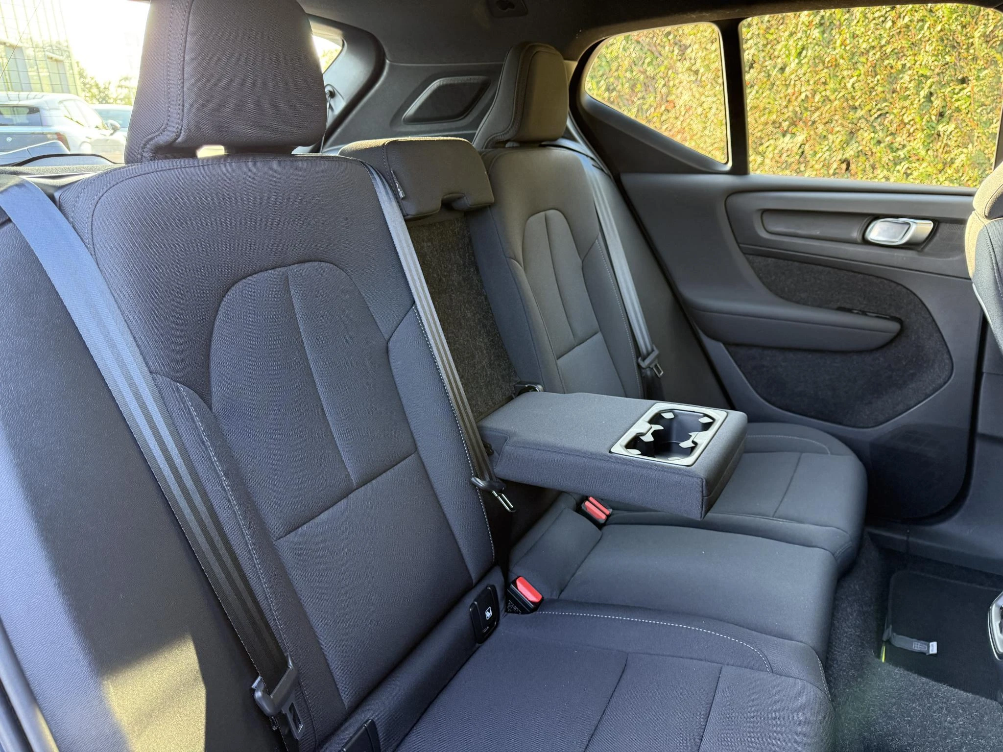 Volvo-EX40-image-12