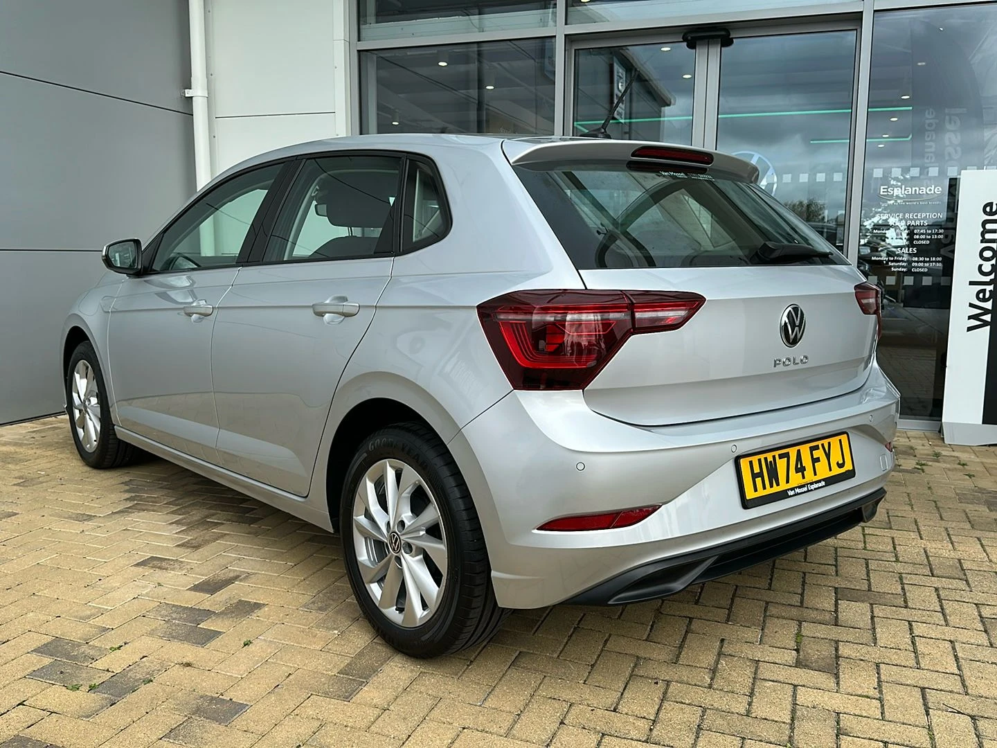 Volkswagen-Polo-image-2
