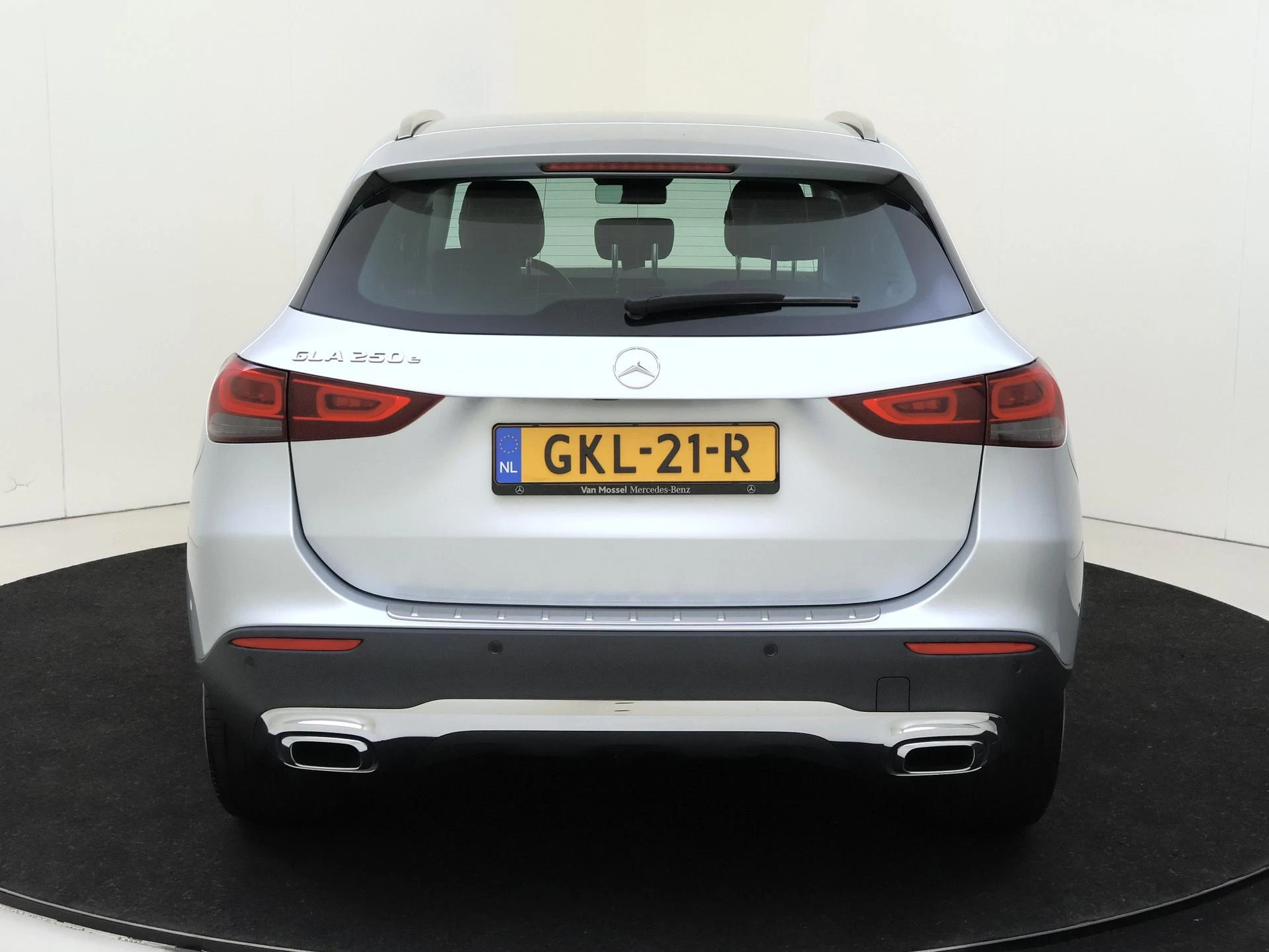 Mercedes-Benz-GLA-image-7