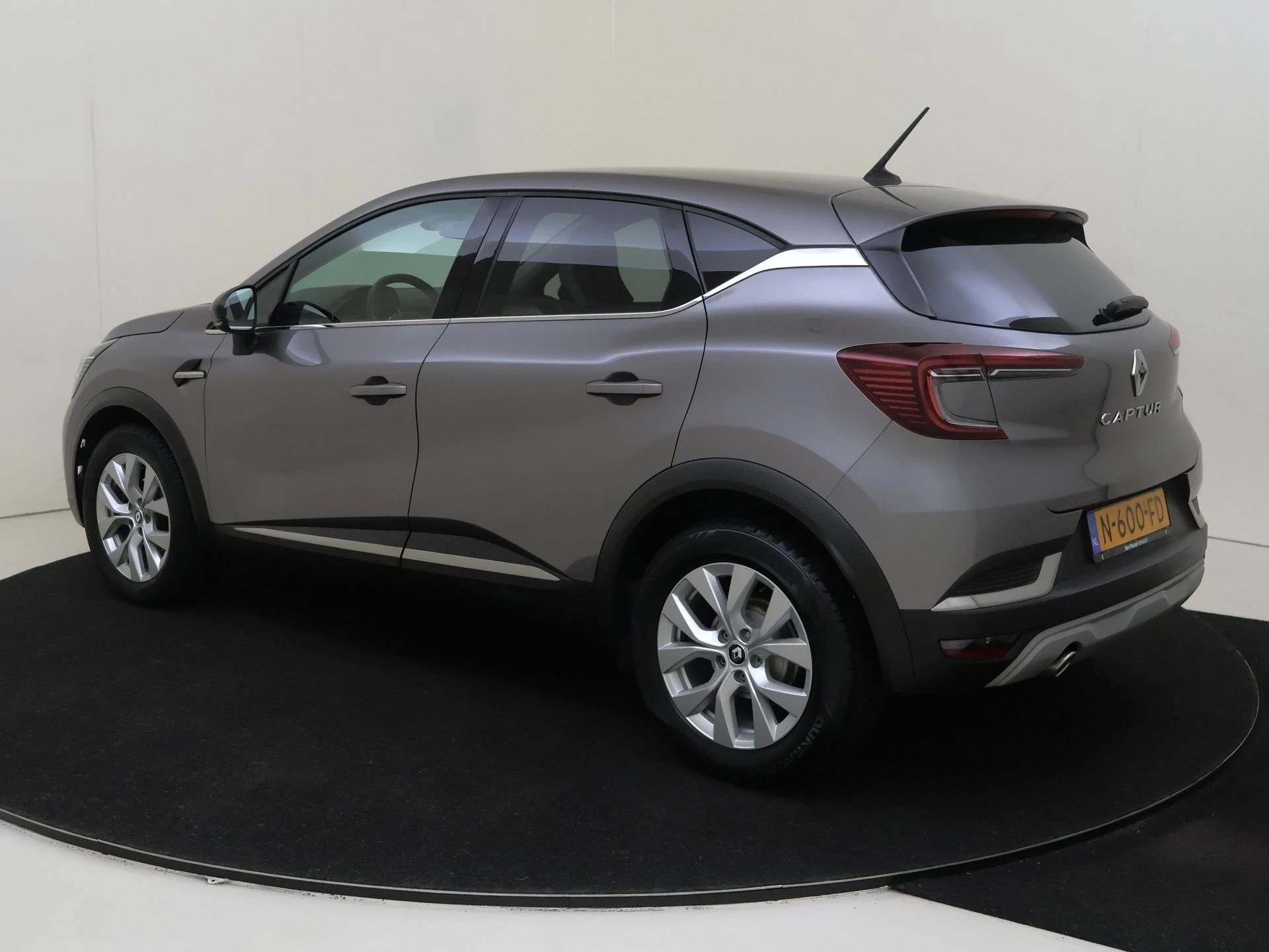 Renault-Captur-image-2
