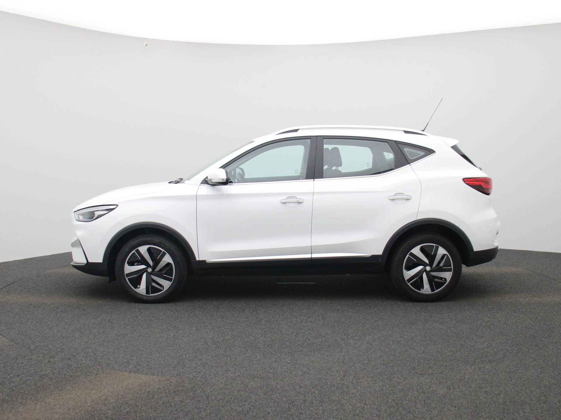 MG-ZS EV-image-3