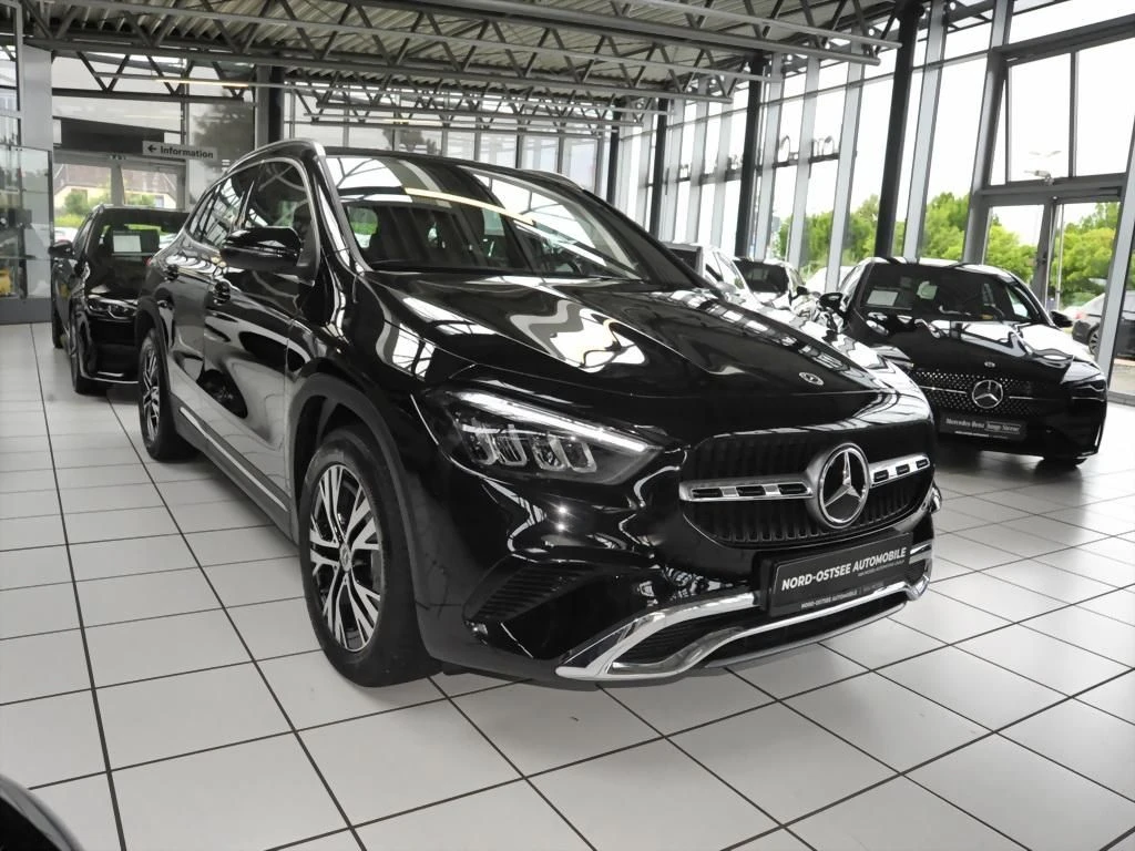 Mercedes-Benz-GLA 200 d-image-3