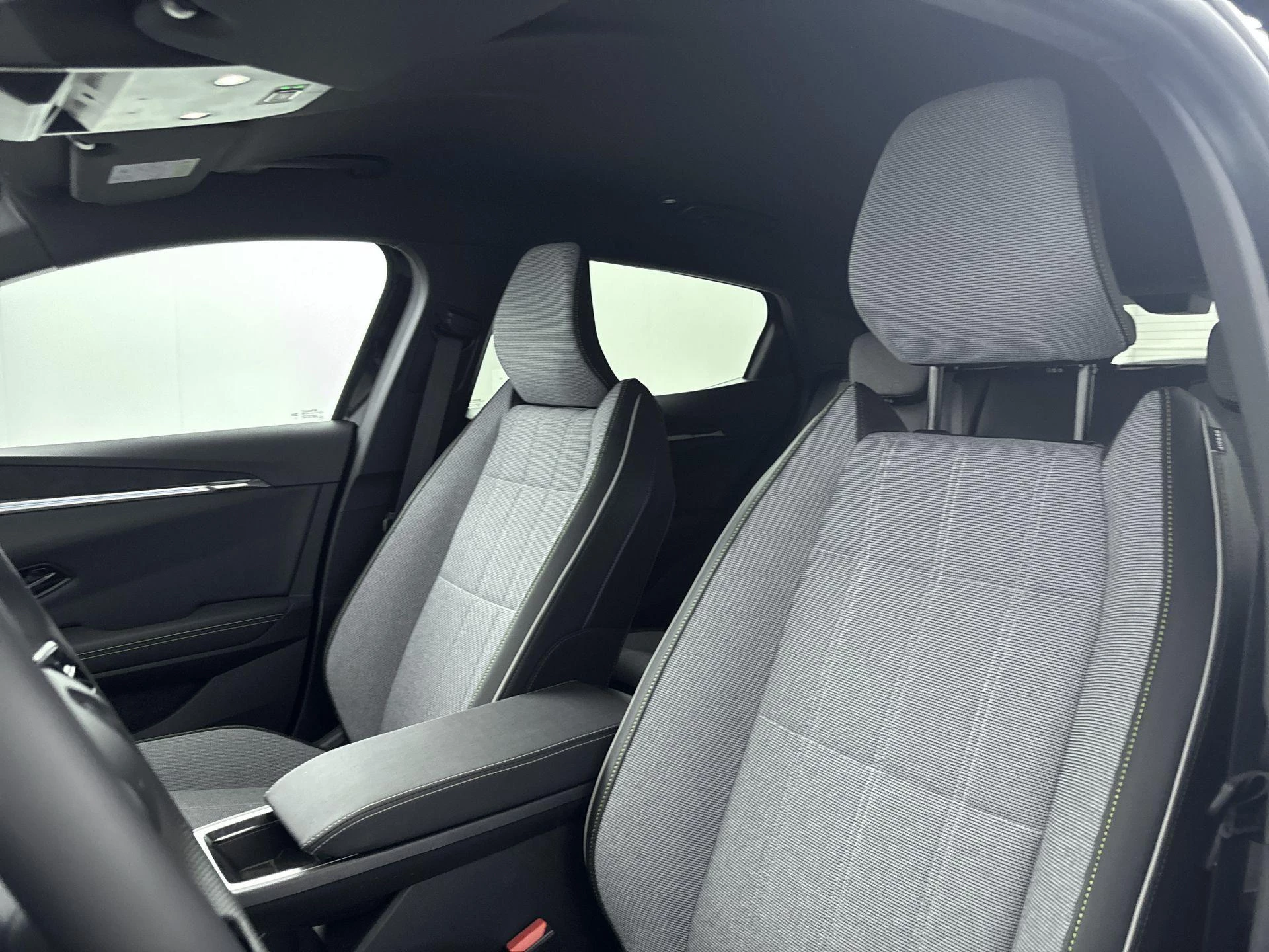 Renault-Megane E-Tech-image-25