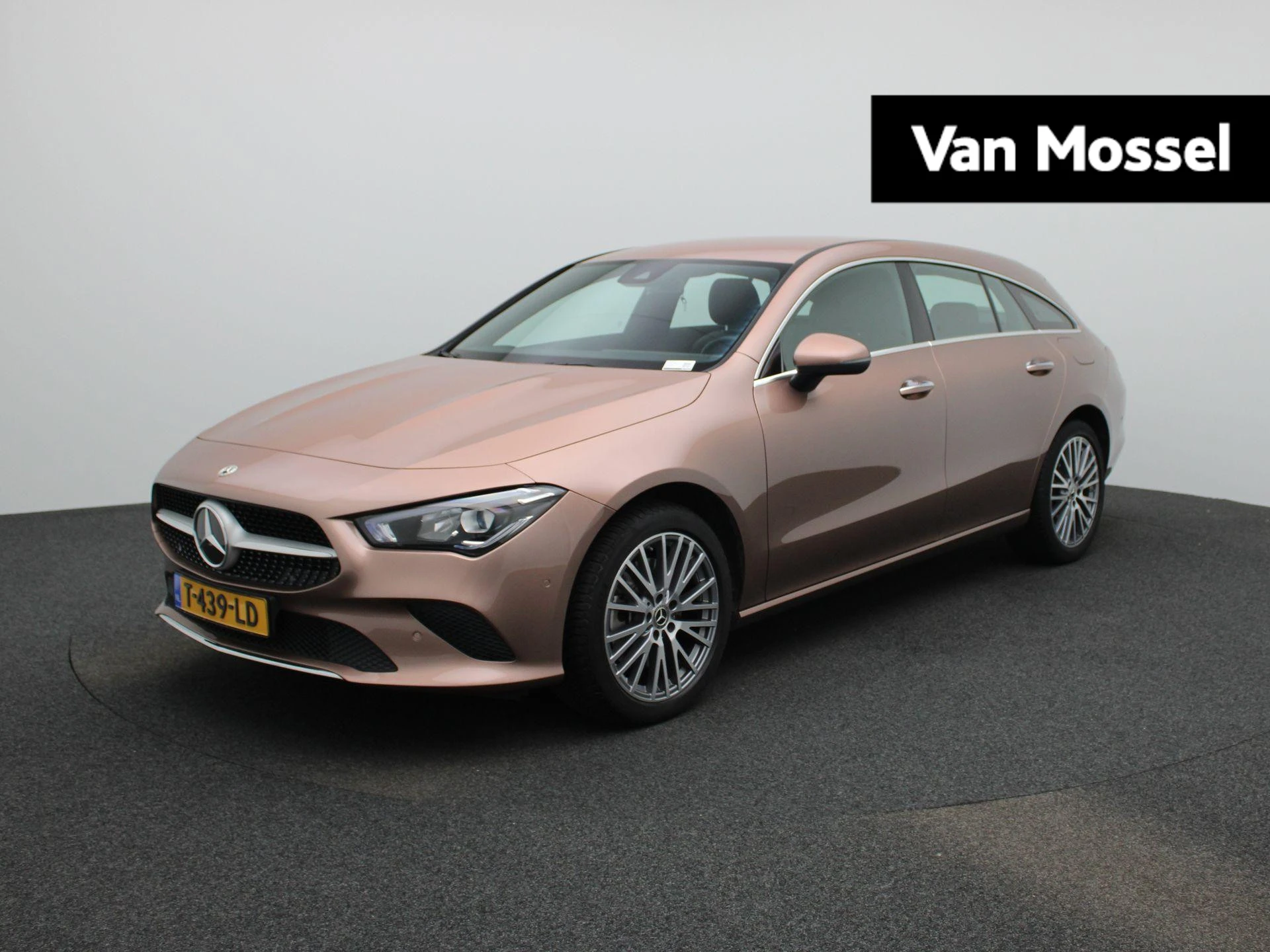 Mercedes-Benz-CLA-image-0